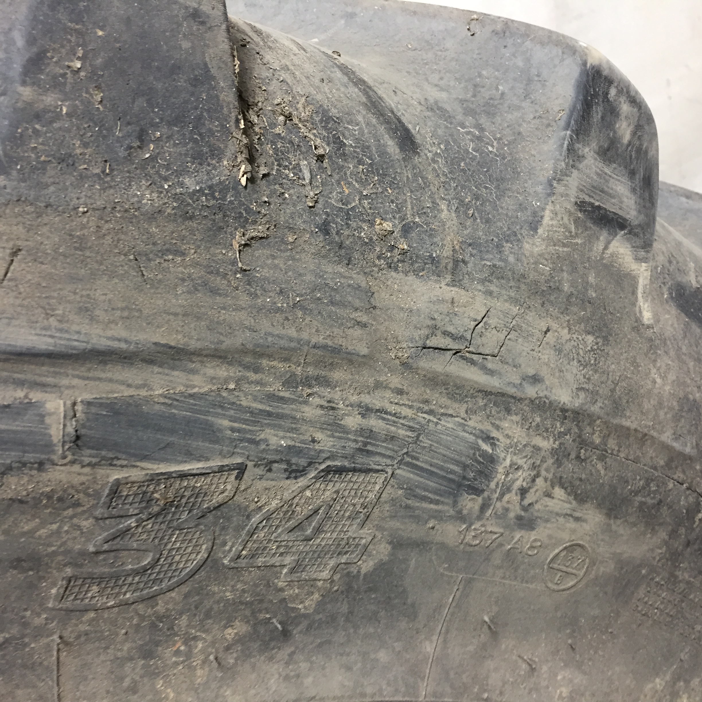 380/85R34 Michelin AgriBib R-1W Tire T008136