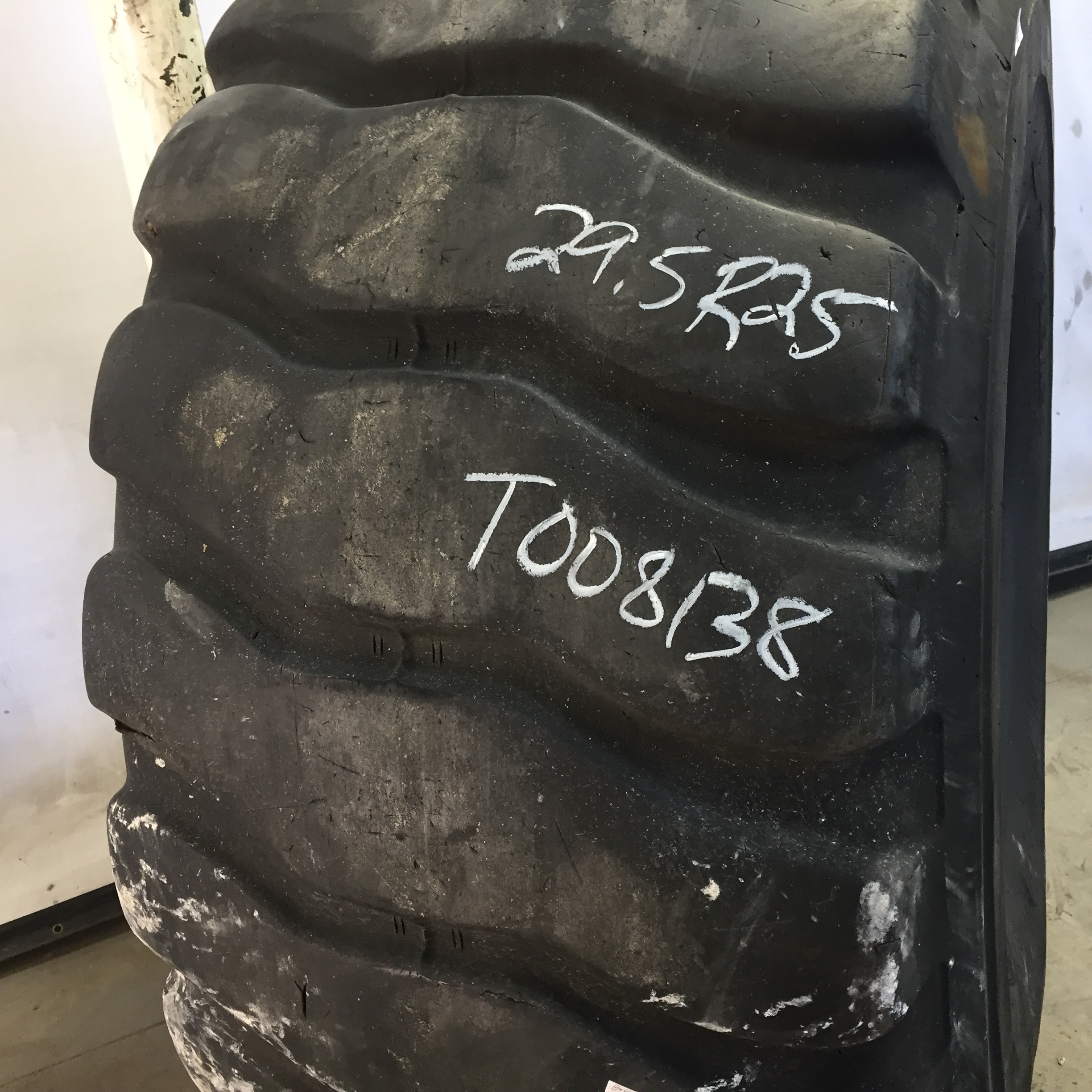 29.5/R25 Bridgestone VLT V-Steel L-Traction E-3/L-3 Tire T008138