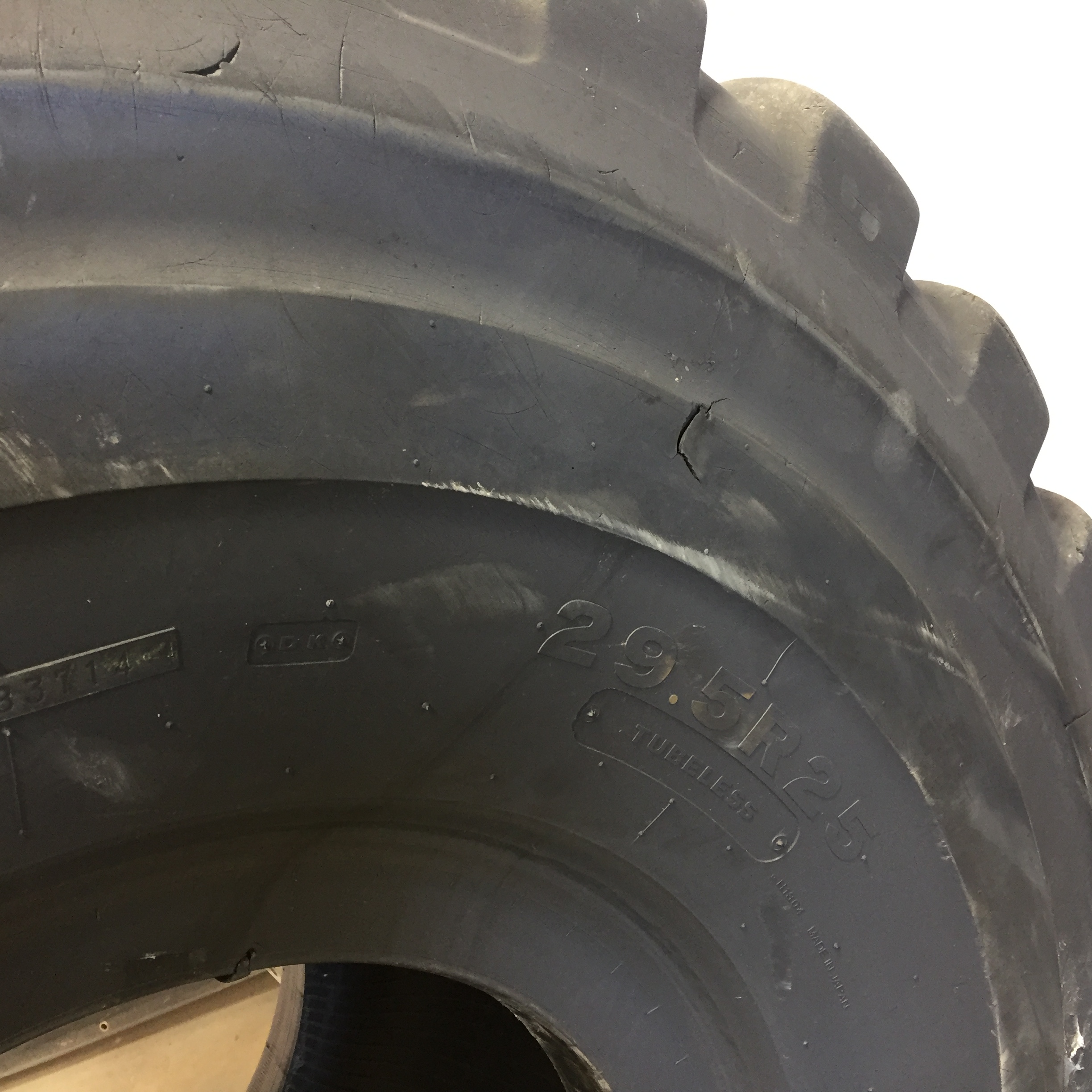 29.5/R25 Bridgestone VLT V-Steel L-Traction E-3/L-3 Tire T008138