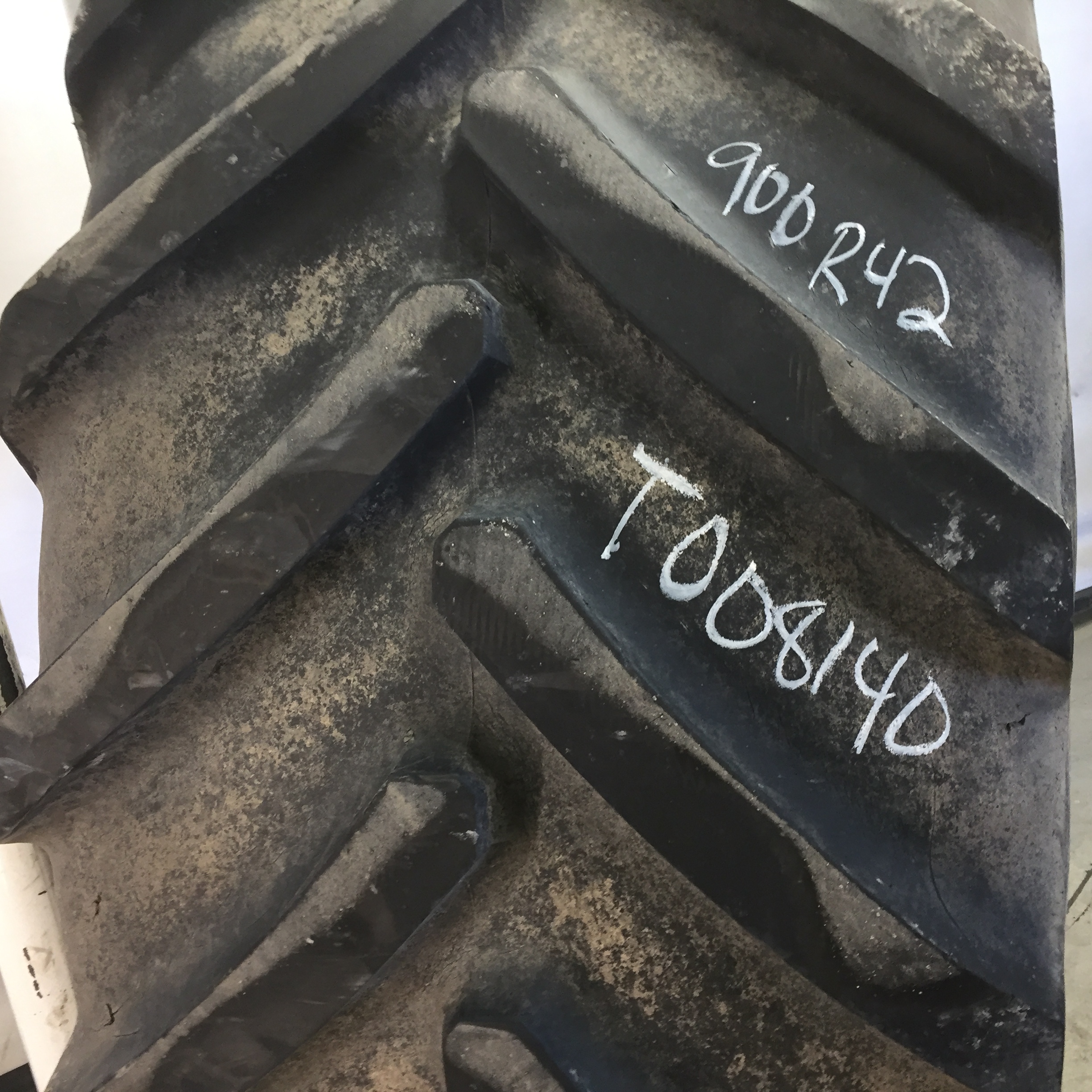 900/60R42 Michelin Axiobib R-1W Tire T008140