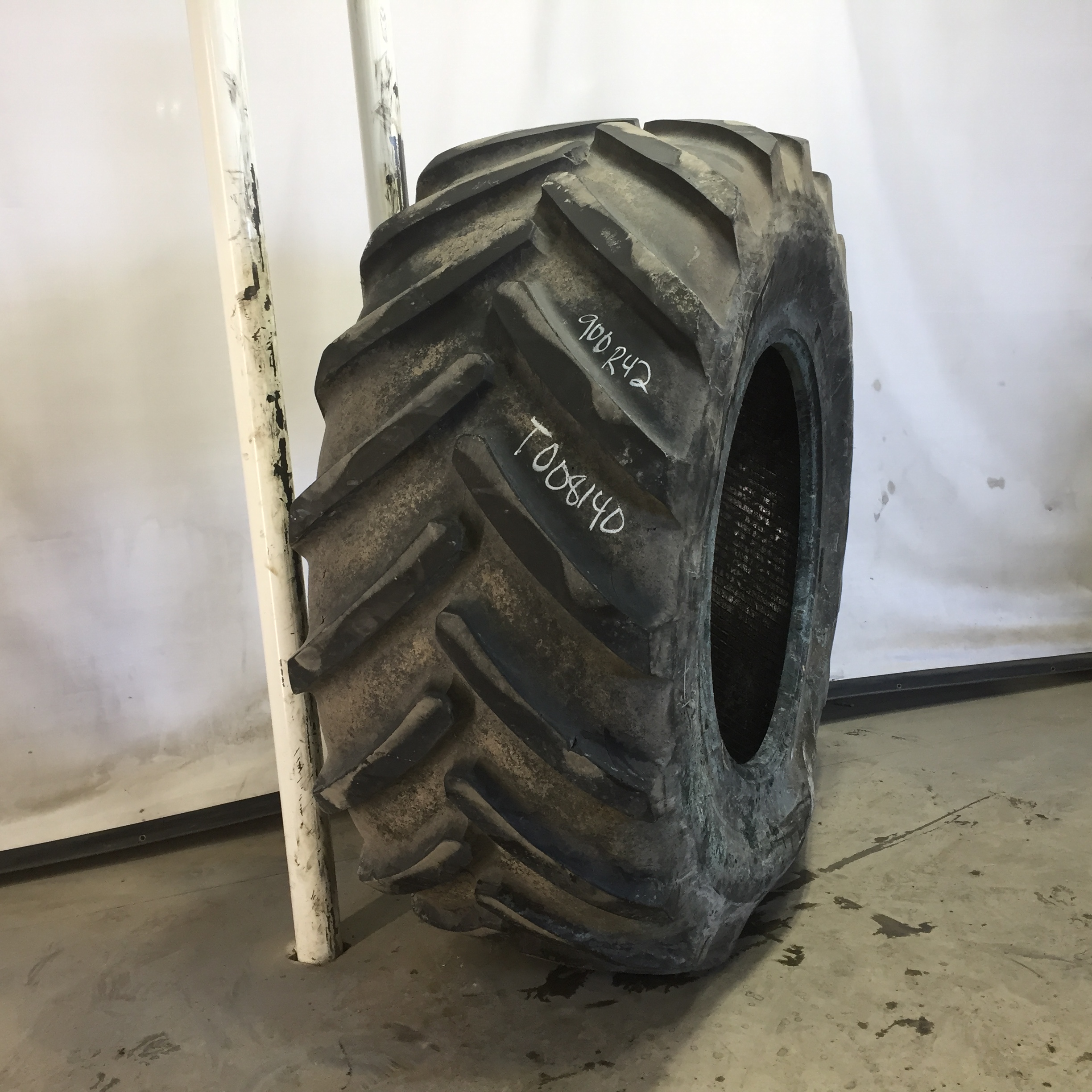900/60R42 Michelin Axiobib R-1W Tire T008140