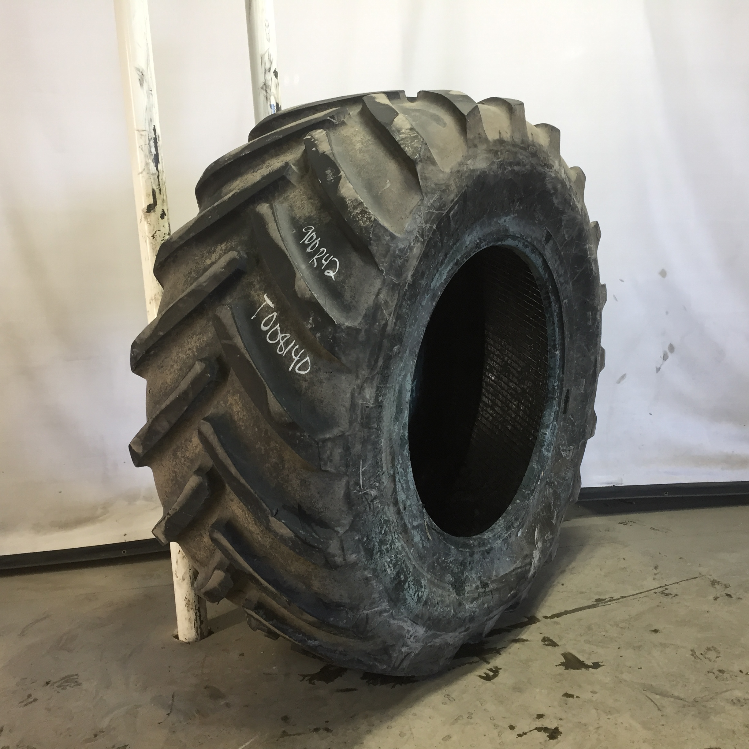 900/60R42 Michelin Axiobib R-1W Tire T008140