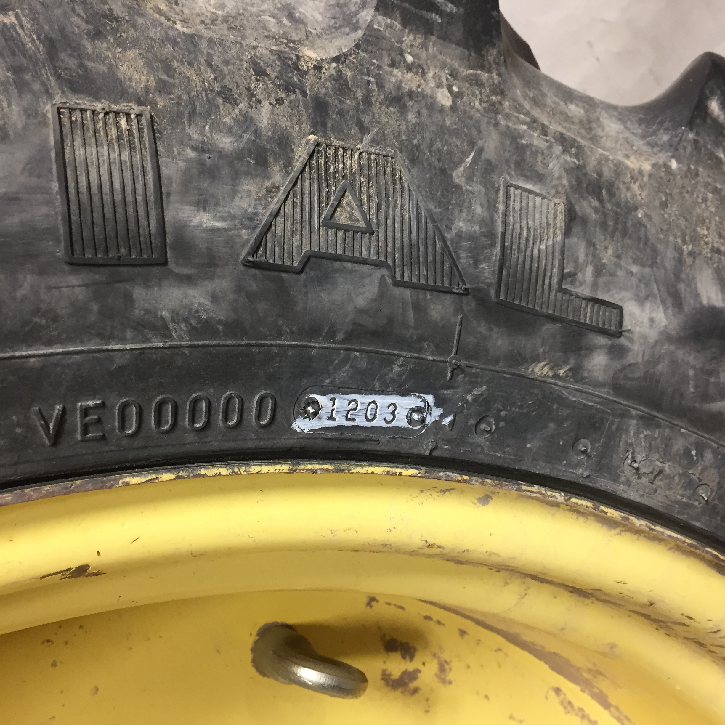 320/85R38 Firestone Radial 9000 R-1W Tire-Wheel Assembly T008153