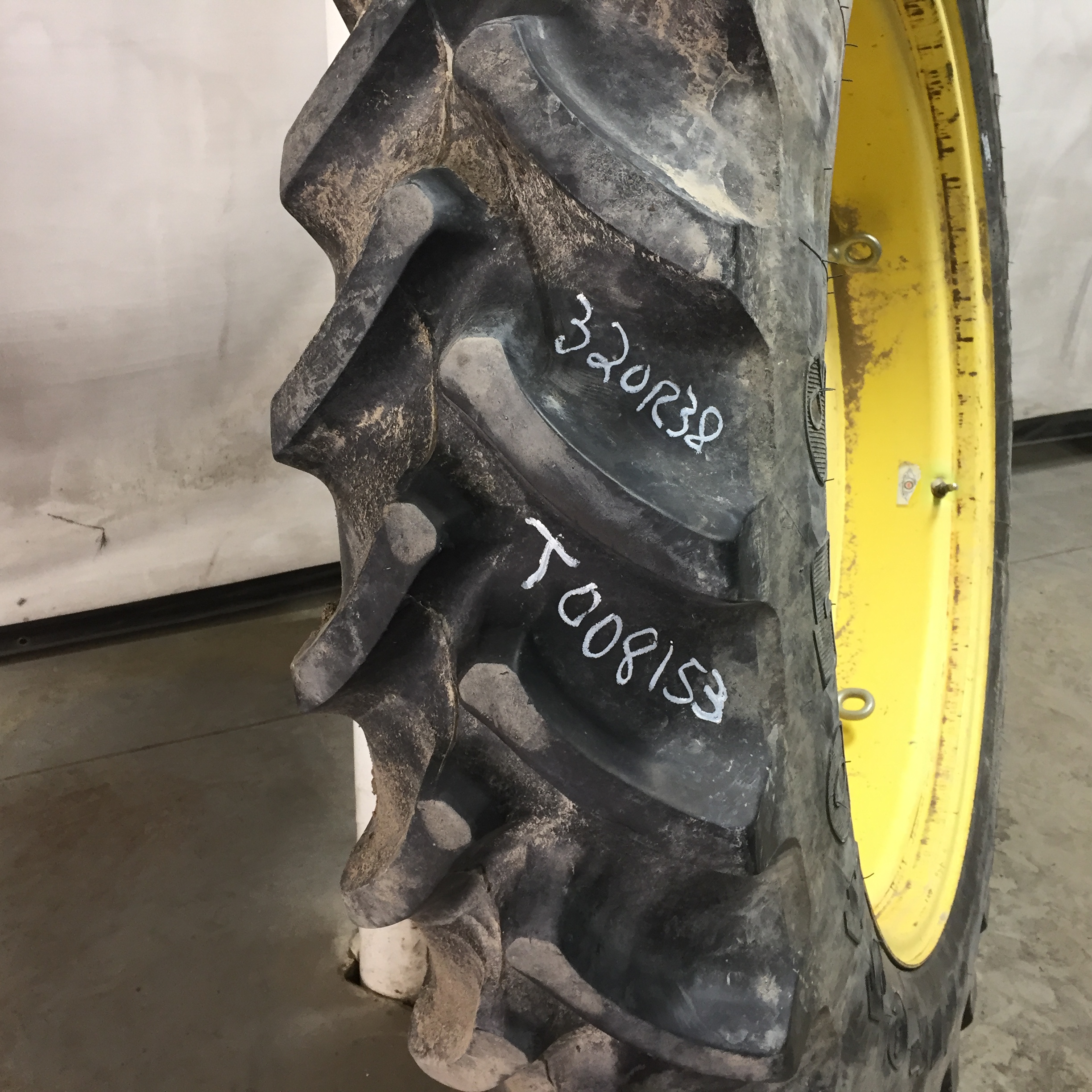 320/85R38 Firestone Radial 9000 R-1W Tire-Wheel Assembly T008153