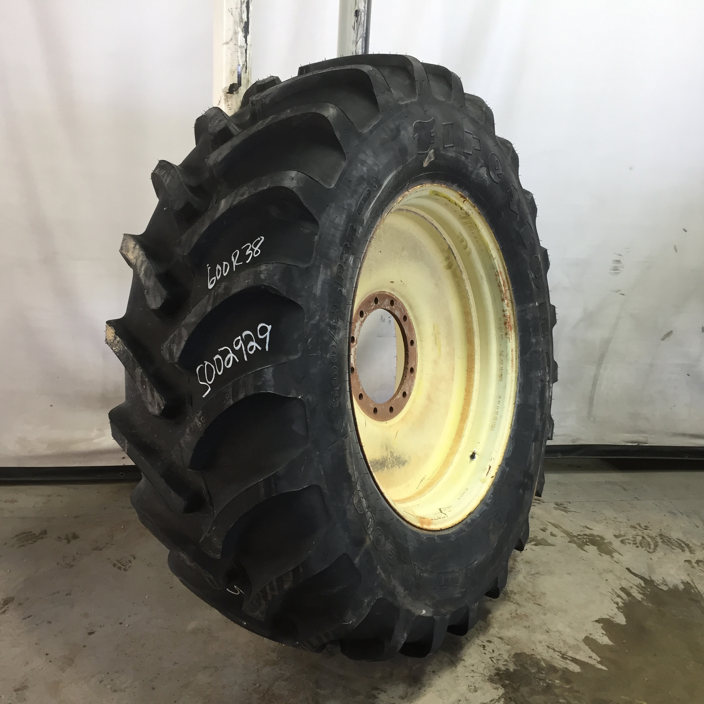600/65R38 Firestone Radial 9000 R-1W Tire RS002929