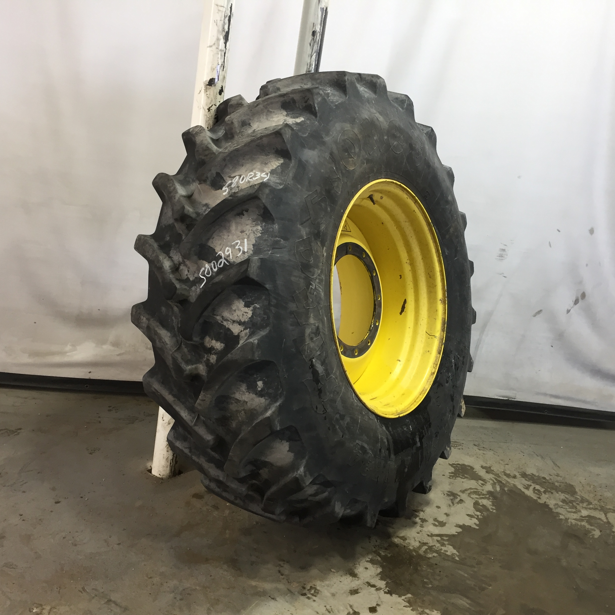 580/80R34 Firestone Radial All Traction DT R-1W Tire-Wheel Assembly S002931