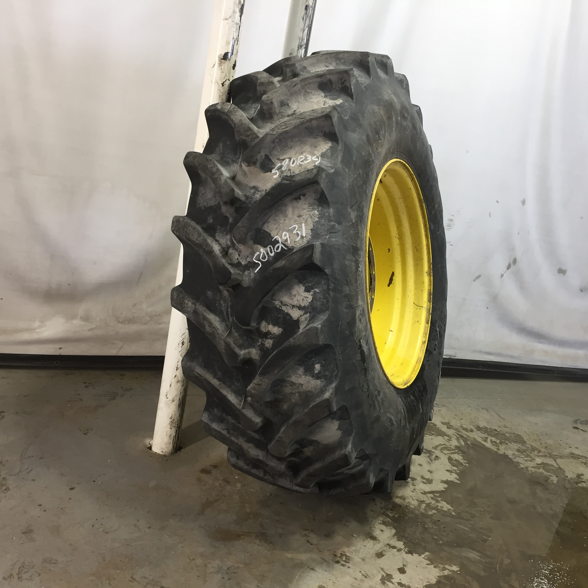 580/80R34 Firestone Radial All Traction DT R-1W Tire-Wheel Assembly S002931