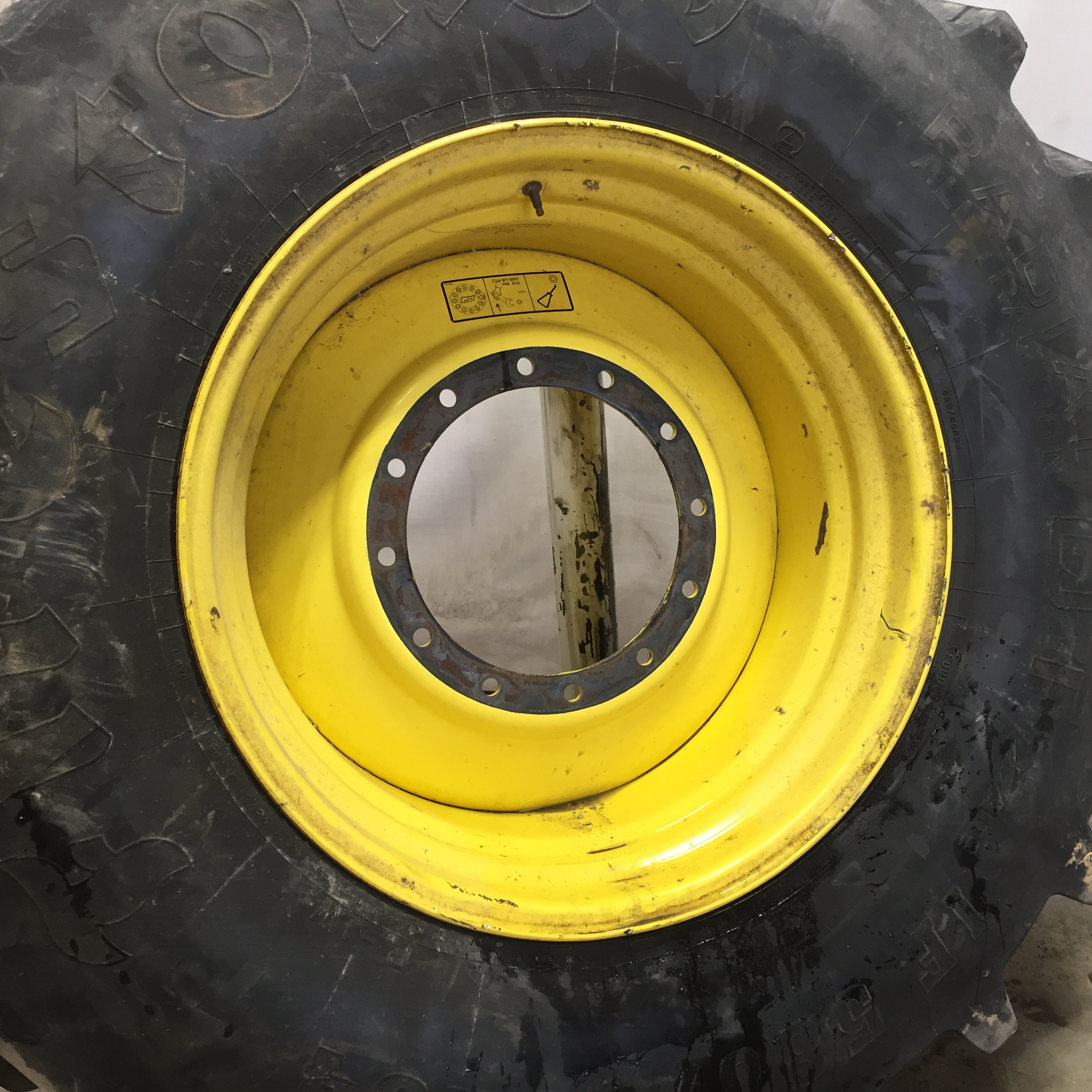 580/80R34 Firestone Radial All Traction DT R-1W Tire-Wheel Assembly S002931