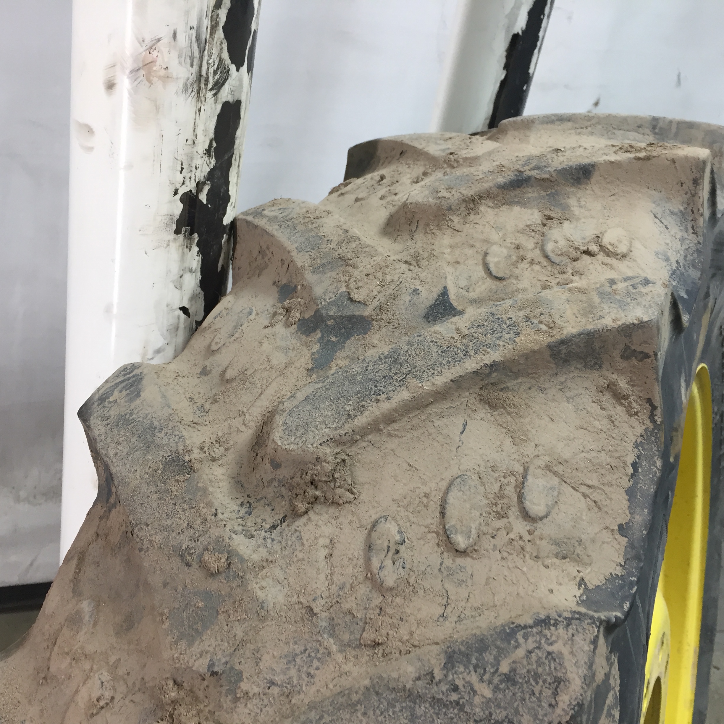 320/85R34 BKT Tires Agrimax RT 855 R-1W Tire RT008156