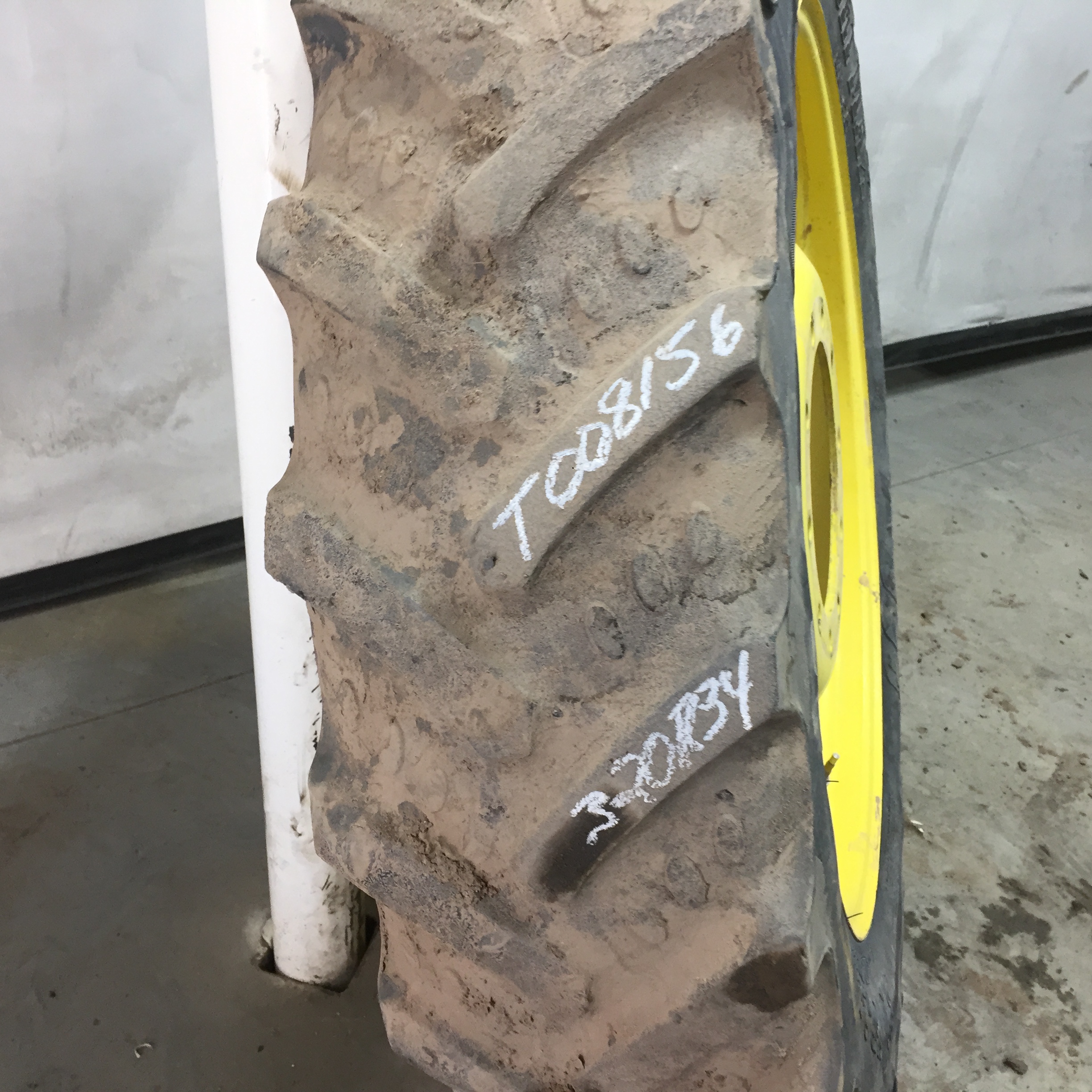 320/85R34 BKT Tires Agrimax RT 855 R-1W Tire RT008156