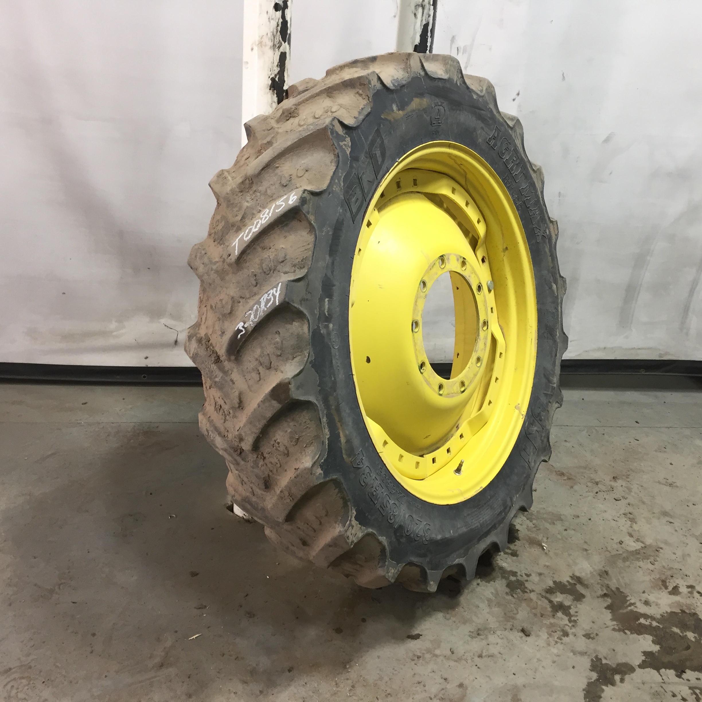 320/85R34 BKT Tires Agrimax RT 855 R-1W Tire RT008156