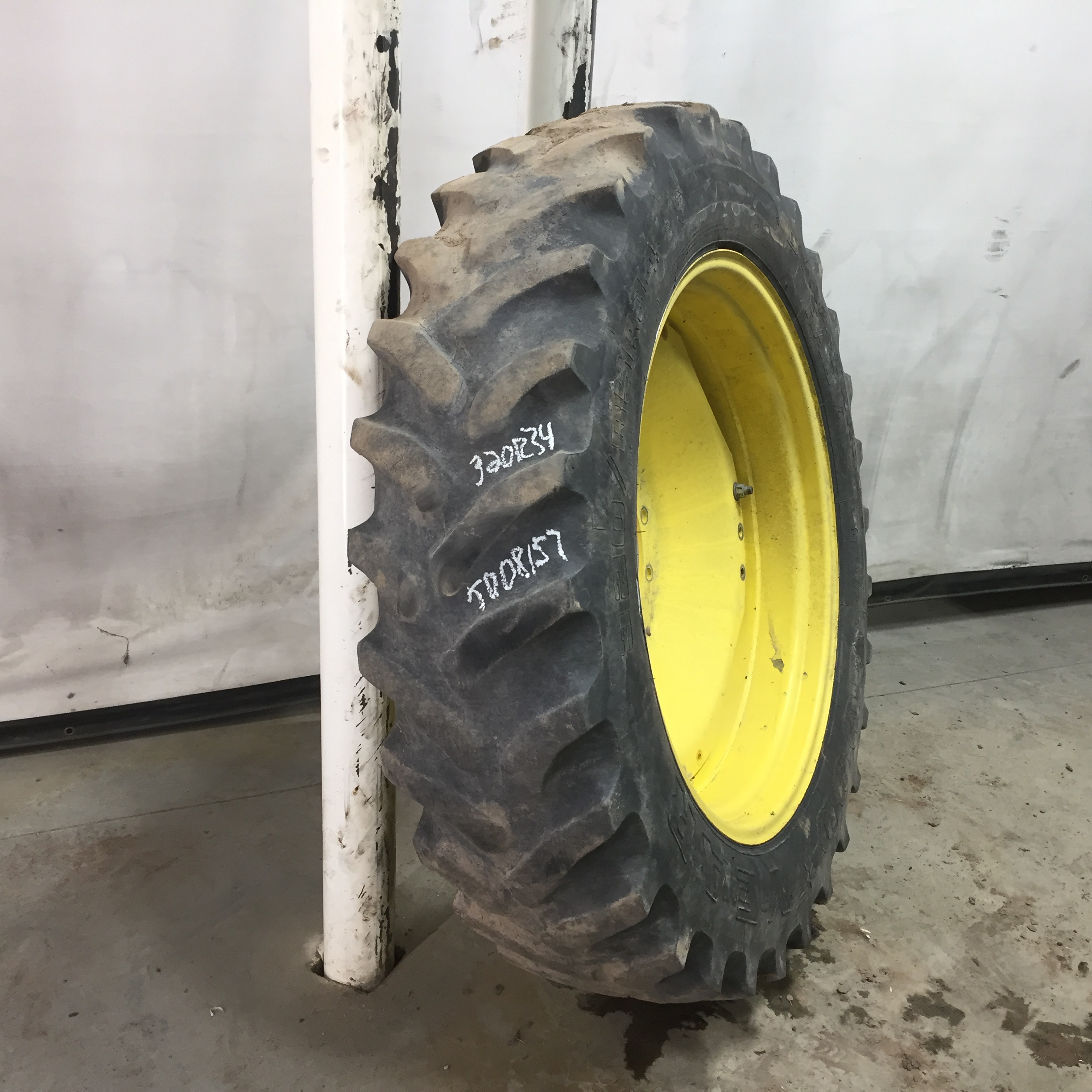 320/85R34 Goodyear Farm Dyna Torque Radial FWA R-1 Tire RT008157