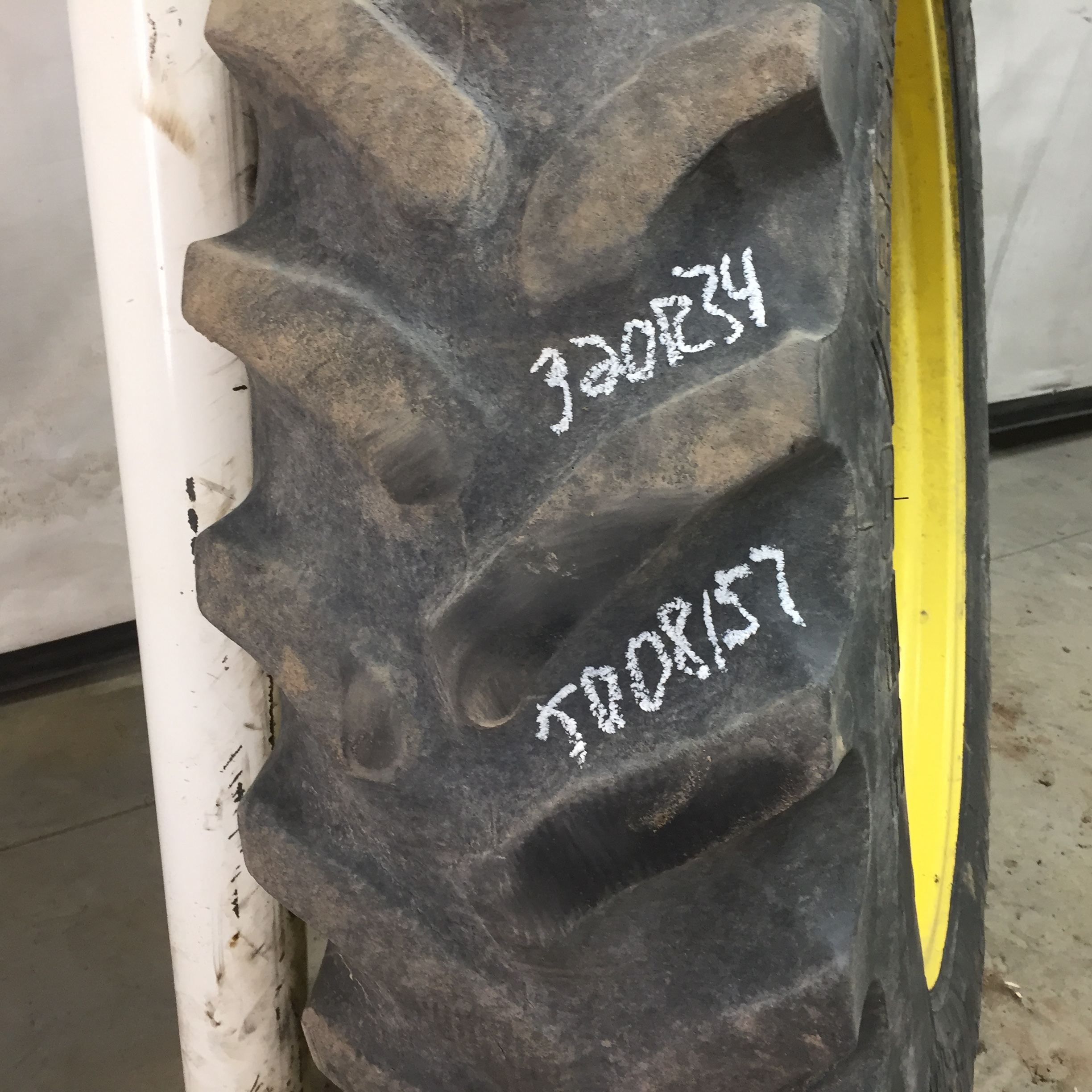 320/85R34 Goodyear Farm Dyna Torque Radial FWA R-1 Waffle Wheel (Groups of 3 bolts) Tire-Wheel Assembly T008157