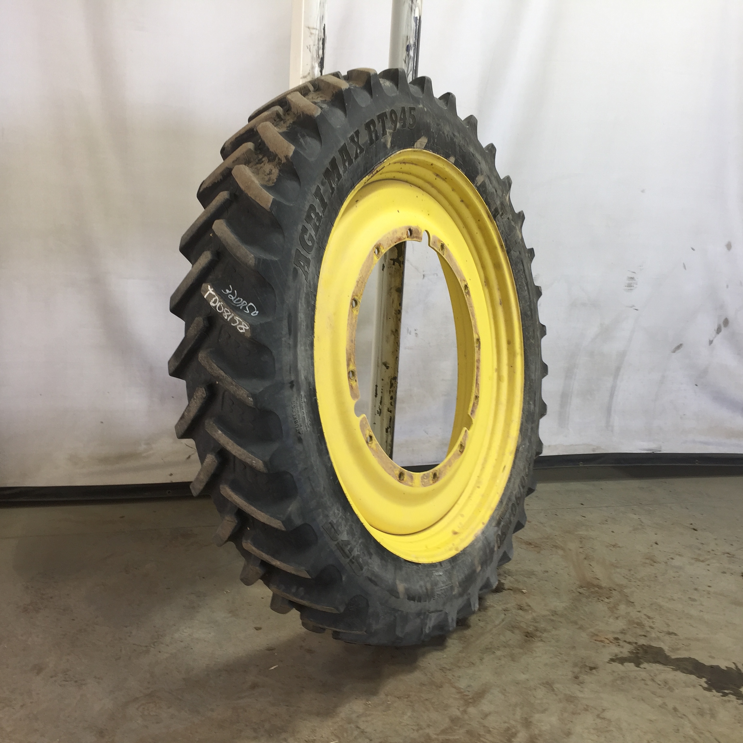 320/90R50 BKT Tires Agrimax RT 945 R-1W Tire RT008158
