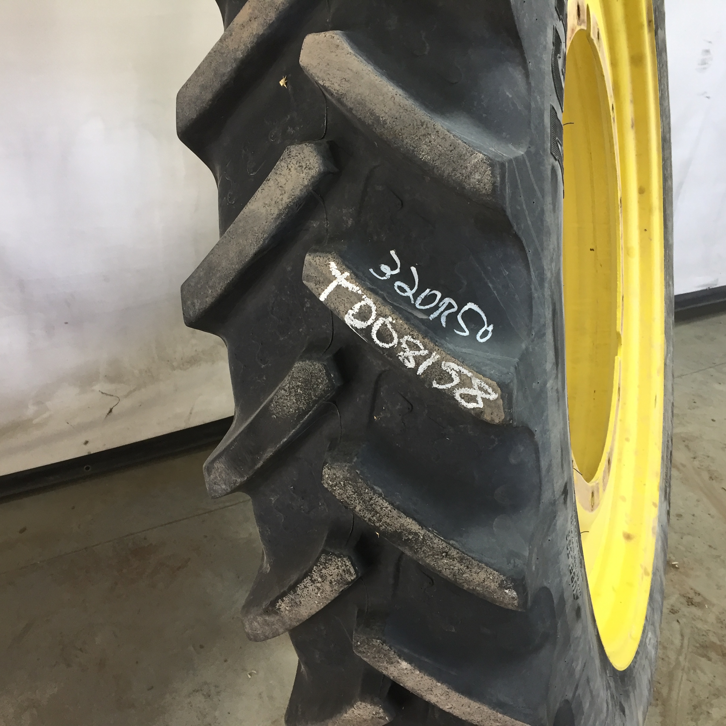 320/90R50 BKT Tires Agrimax RT 945 R-1W Tire RT008158