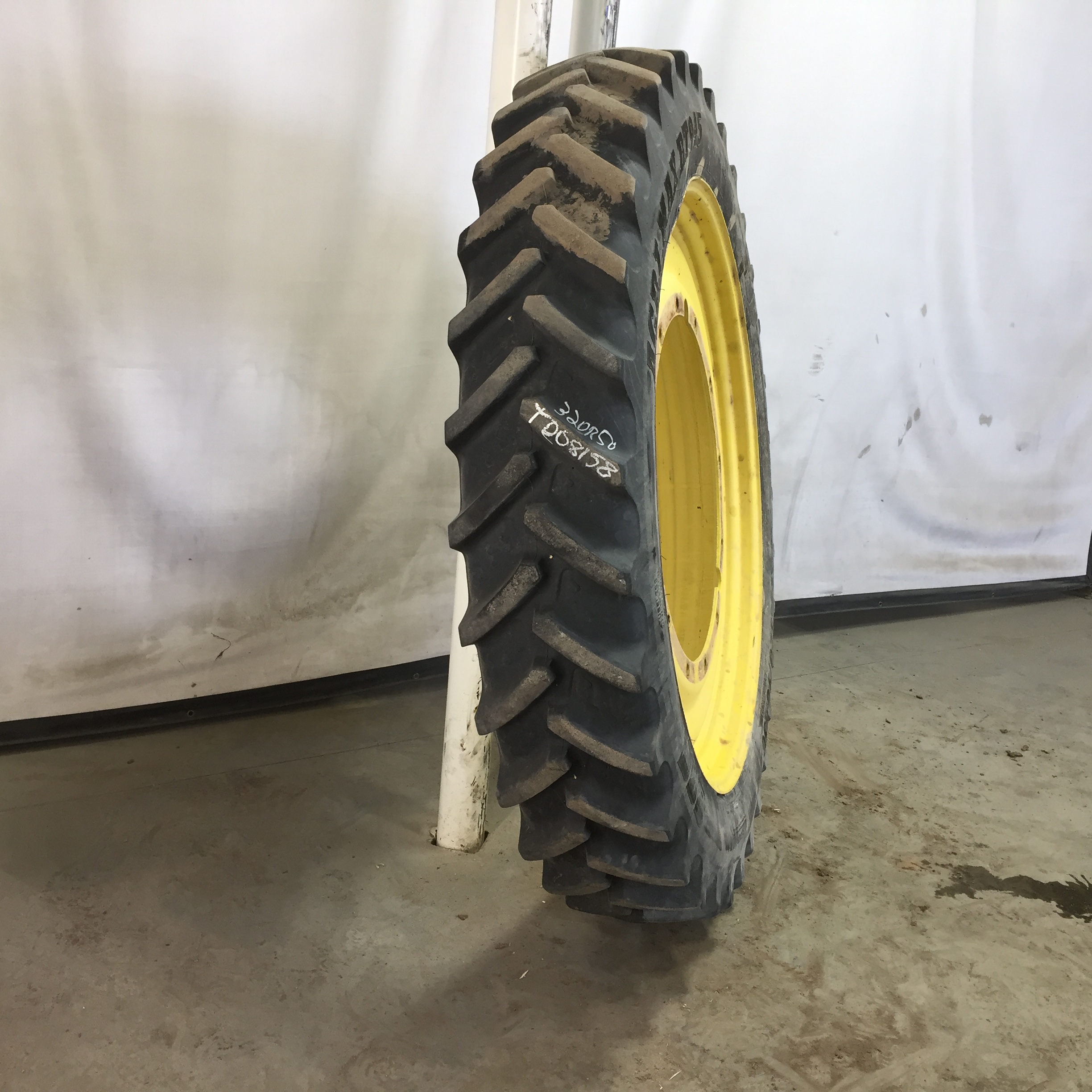 320/90R50 BKT Tires Agrimax RT 945 R-1W Tire RT008158