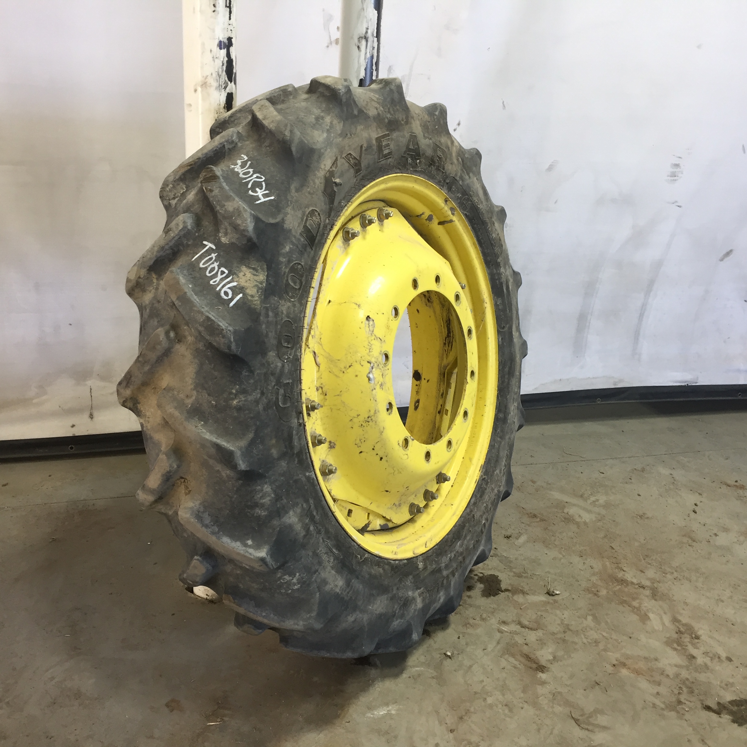 320/85R34 Goodyear Farm Super Traction Radial R-1W Tire RT008161