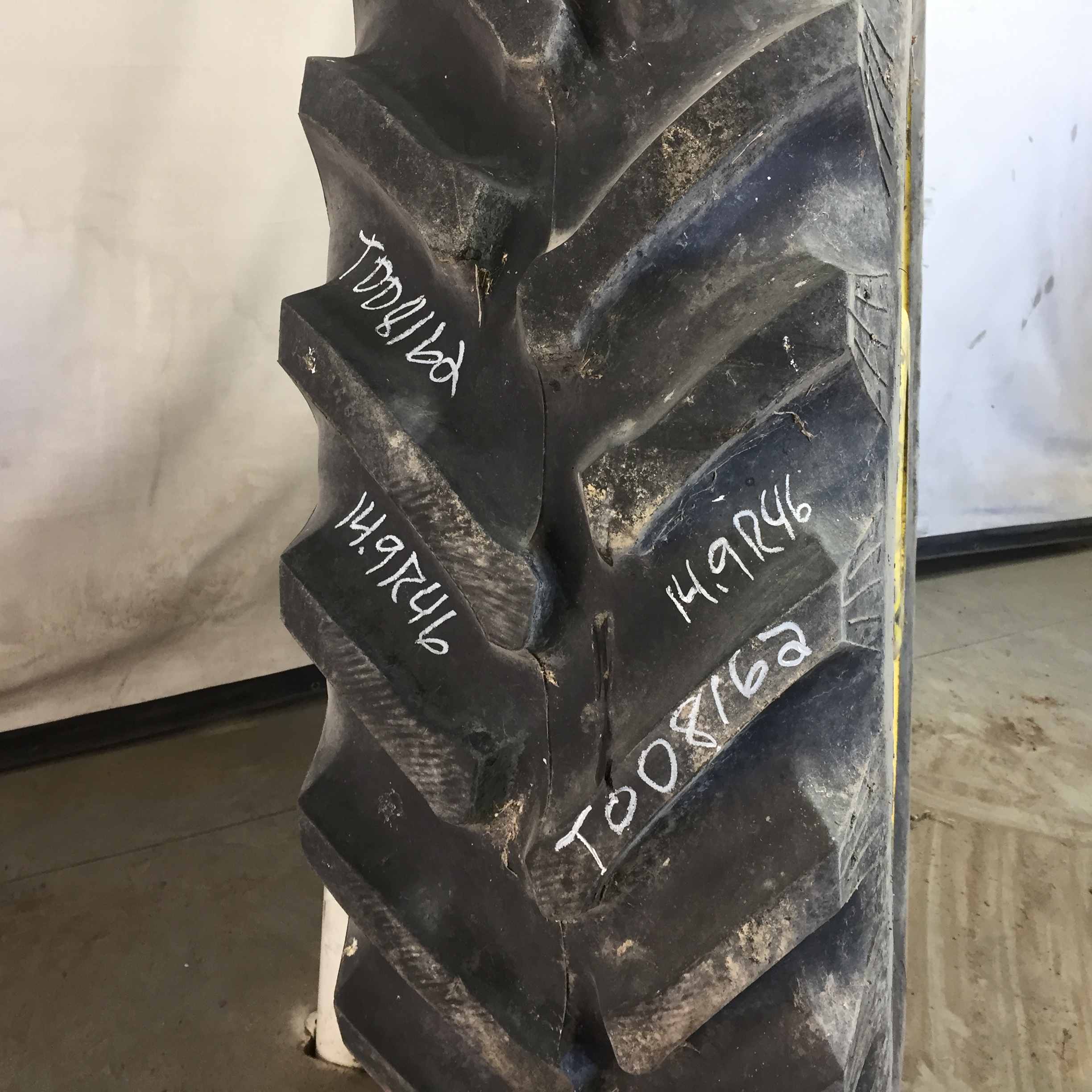 380/90R46 Titan Farm Hi Traction Lug Radial R-1 Tire RT008162