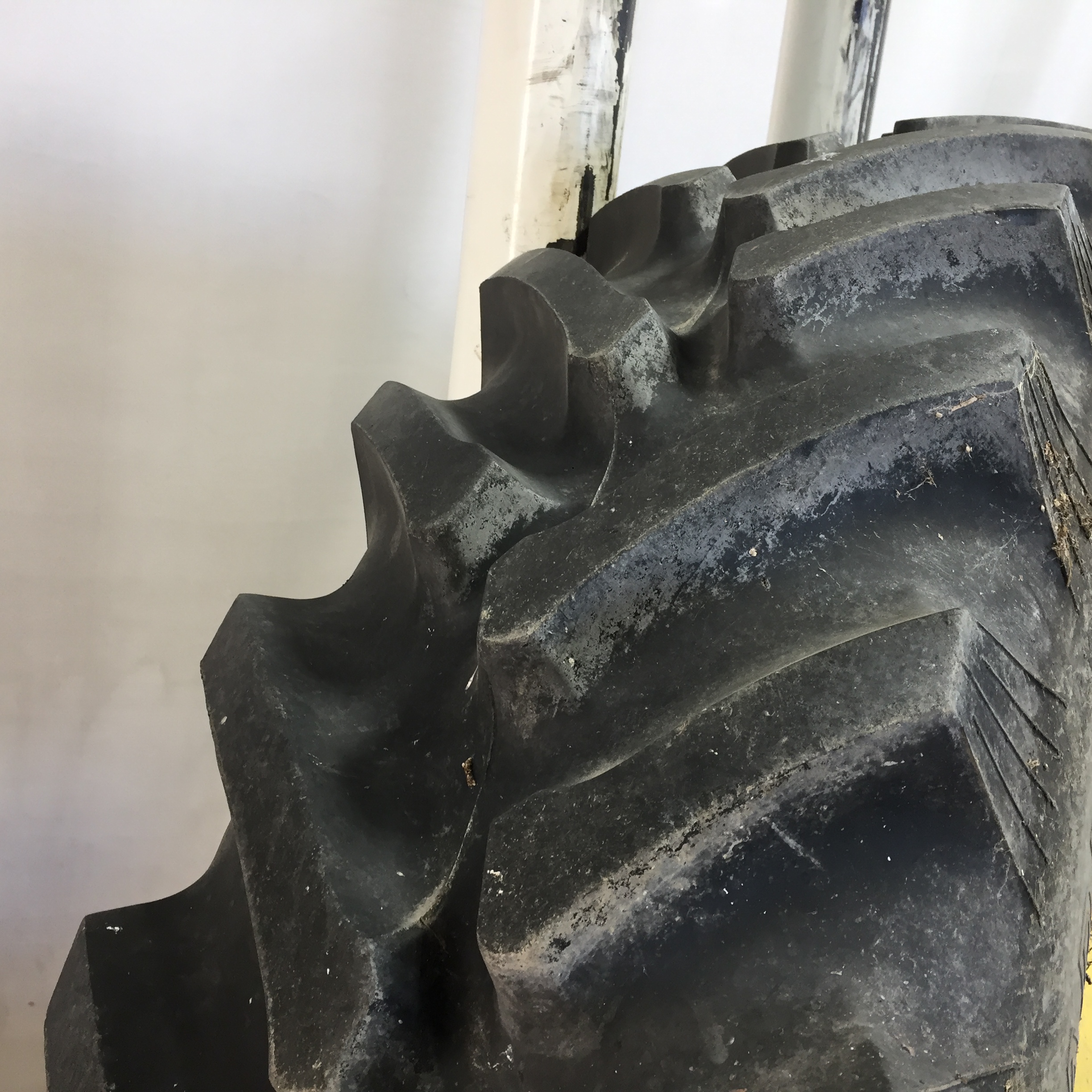 380/90R46 Titan Farm Hi Traction Lug Radial R-1 Tire RT008162