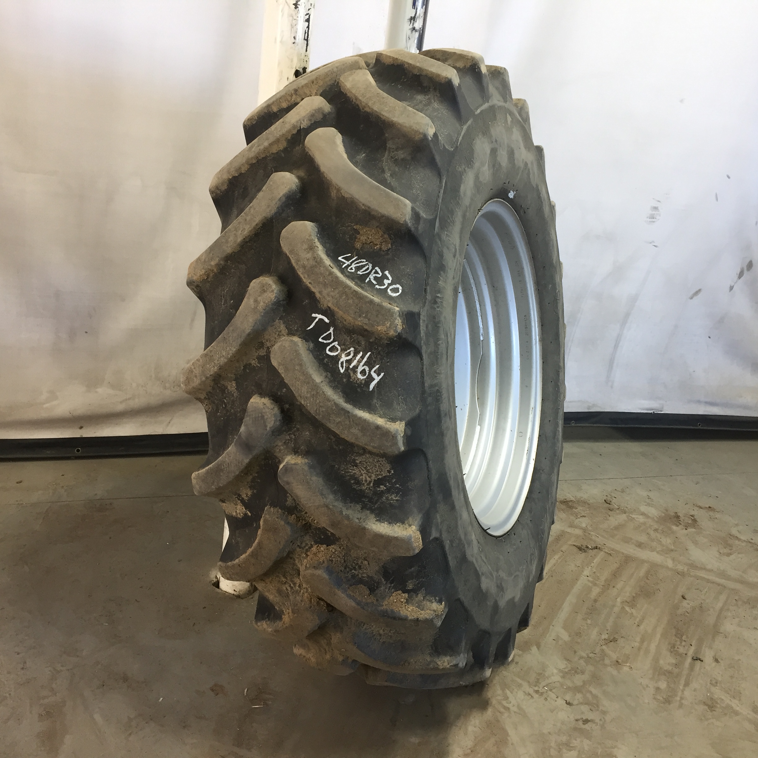 480/70R30 Firestone Radial All Traction DT R-1W Tire-Wheel Assembly T008164