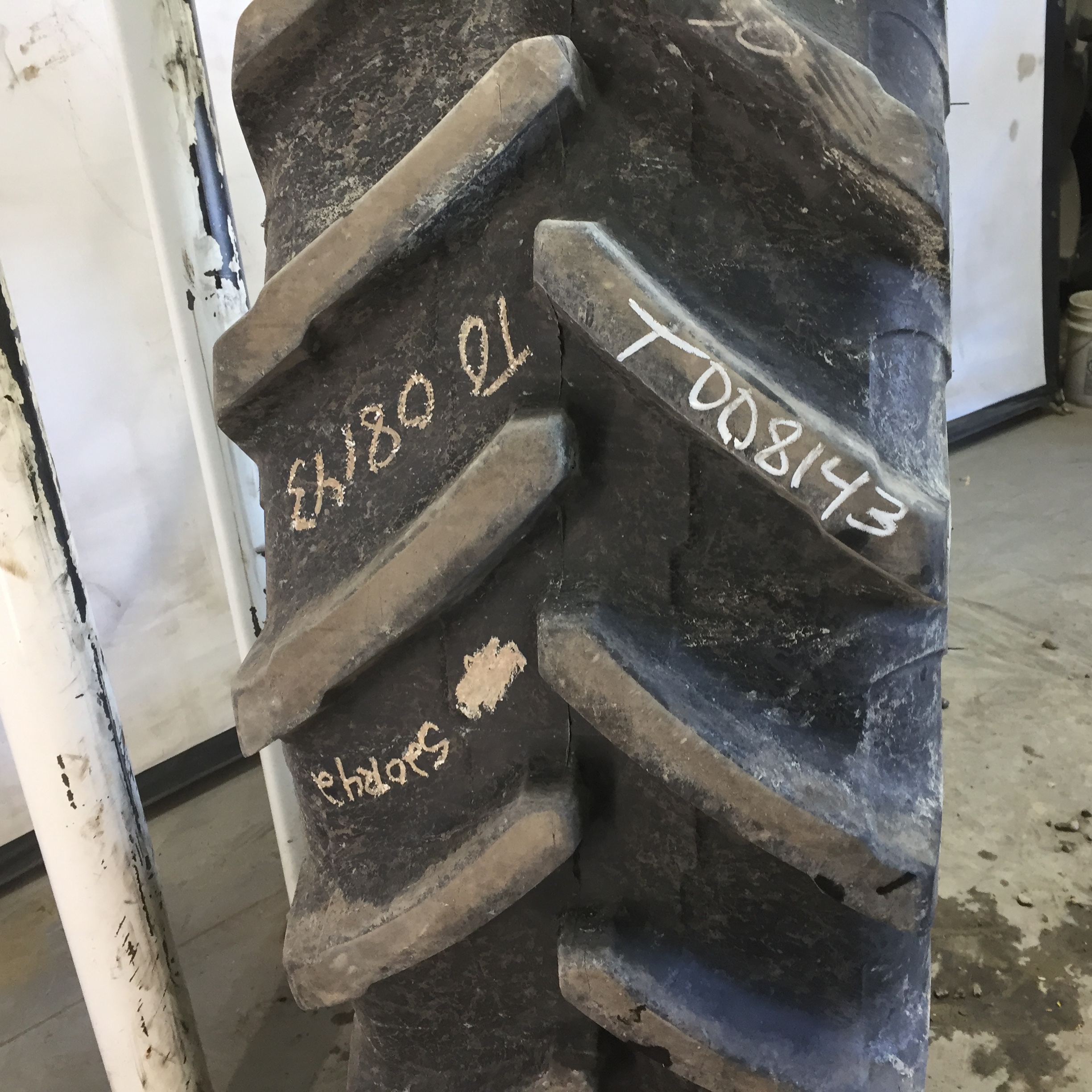 520/85R42 Michelin AgriBib 2 R-1W Tire T008143