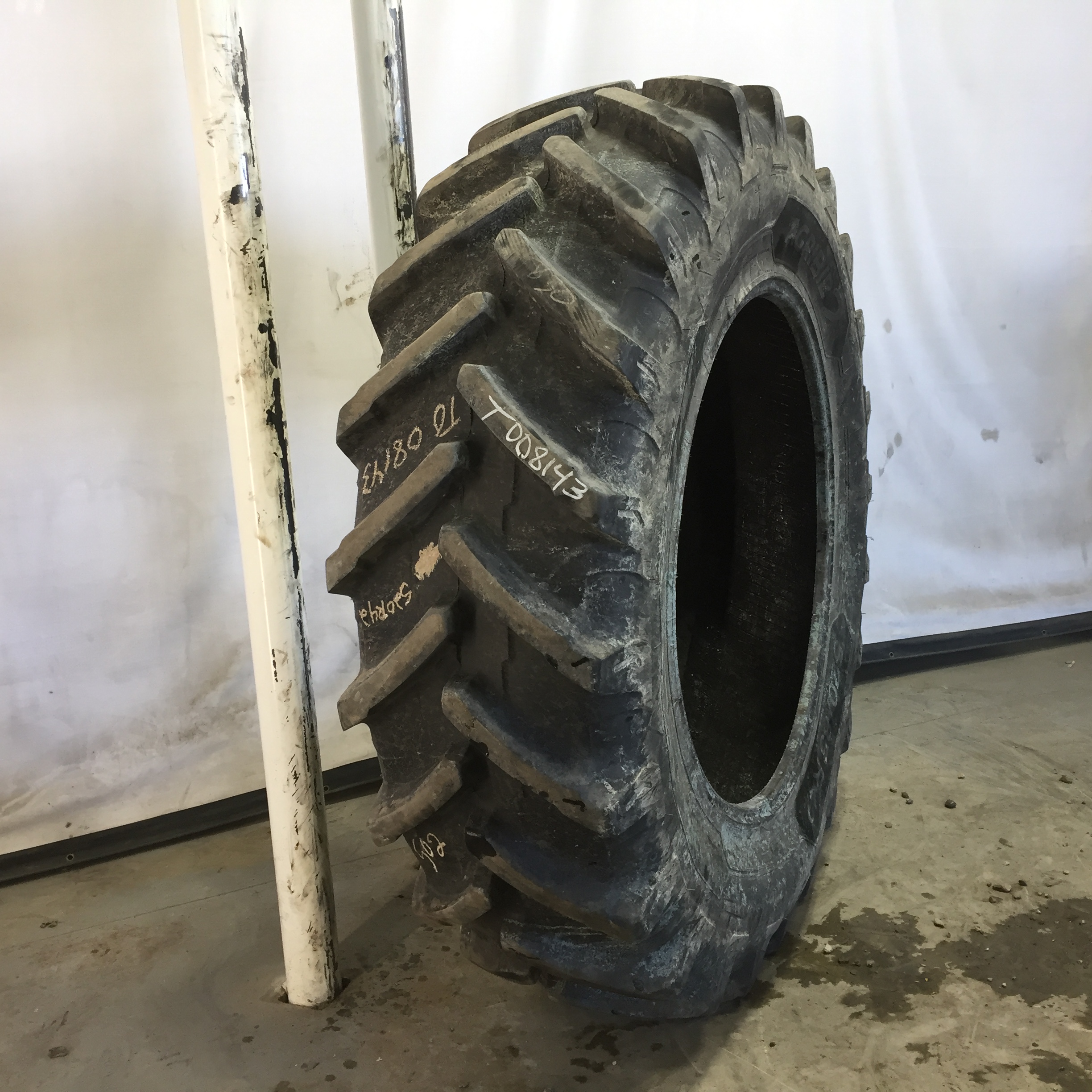 520/85R42 Michelin AgriBib 2 R-1W Tire T008143