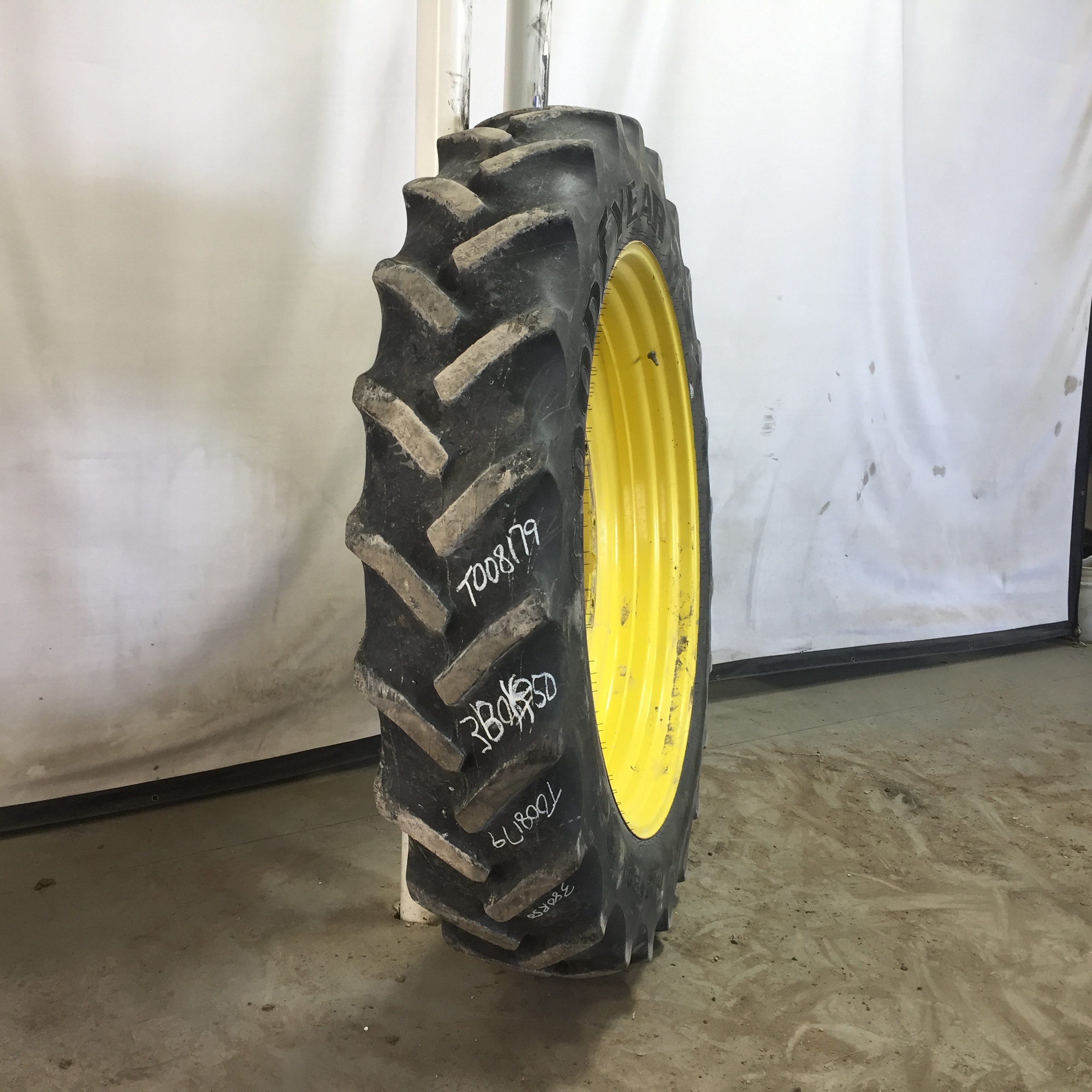 380/90R50 Goodyear Farm DT800 Optitrac R-1W Tire RT008179