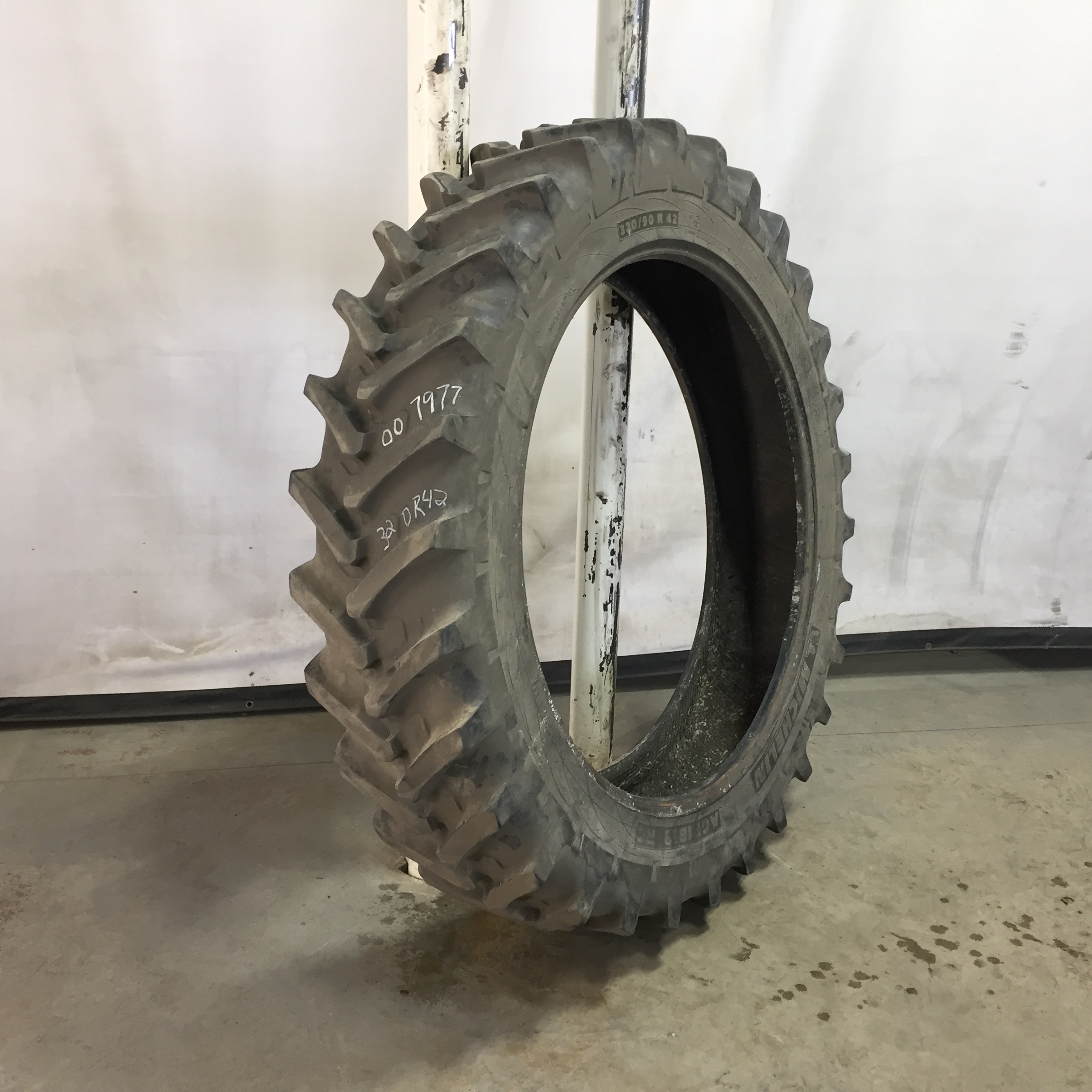 320/90R42 Michelin AgriBib Row Crop R-1W Tire 007977