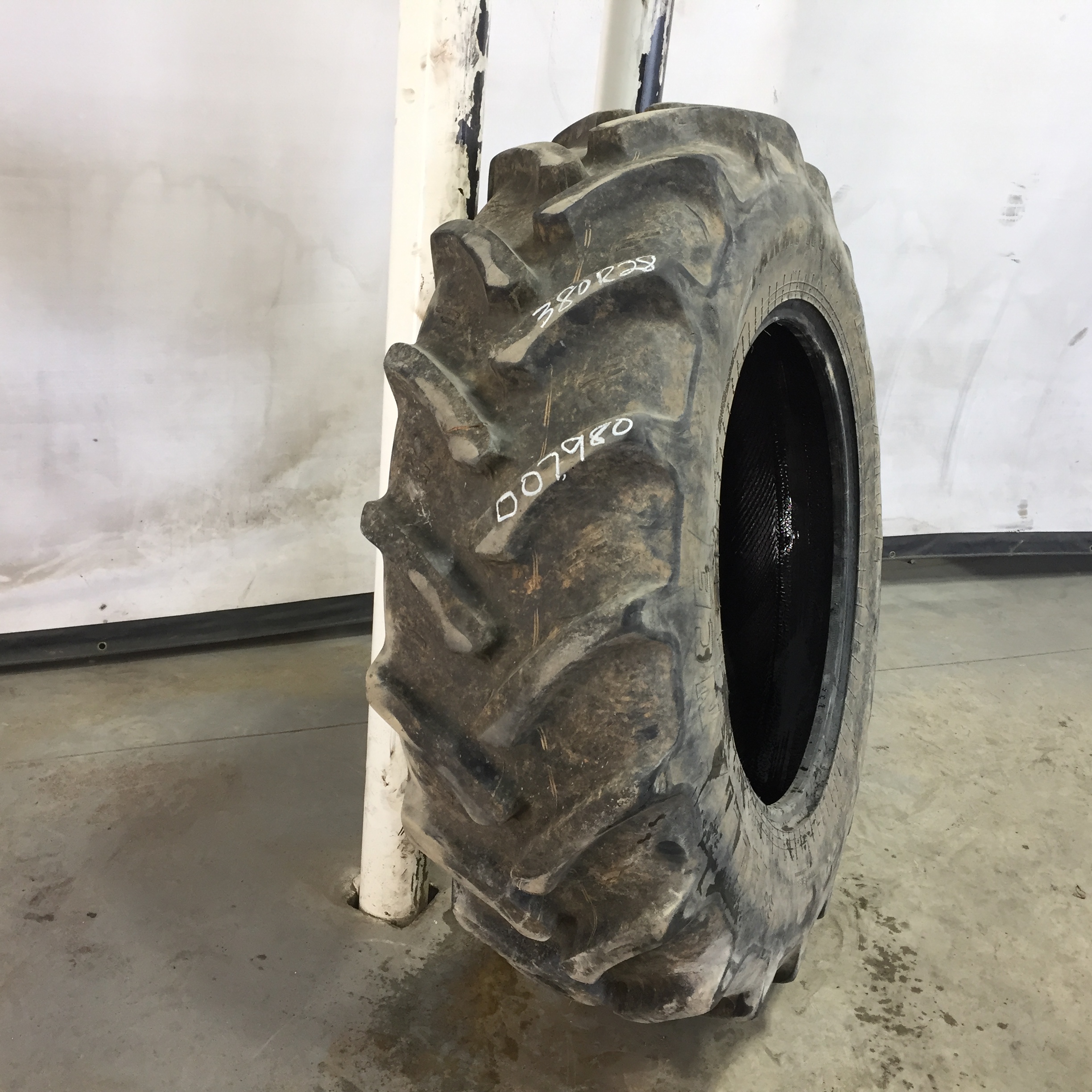 380/85R28 Alliance 846 Farm Pro II 85 Series R-1W Tire 00780