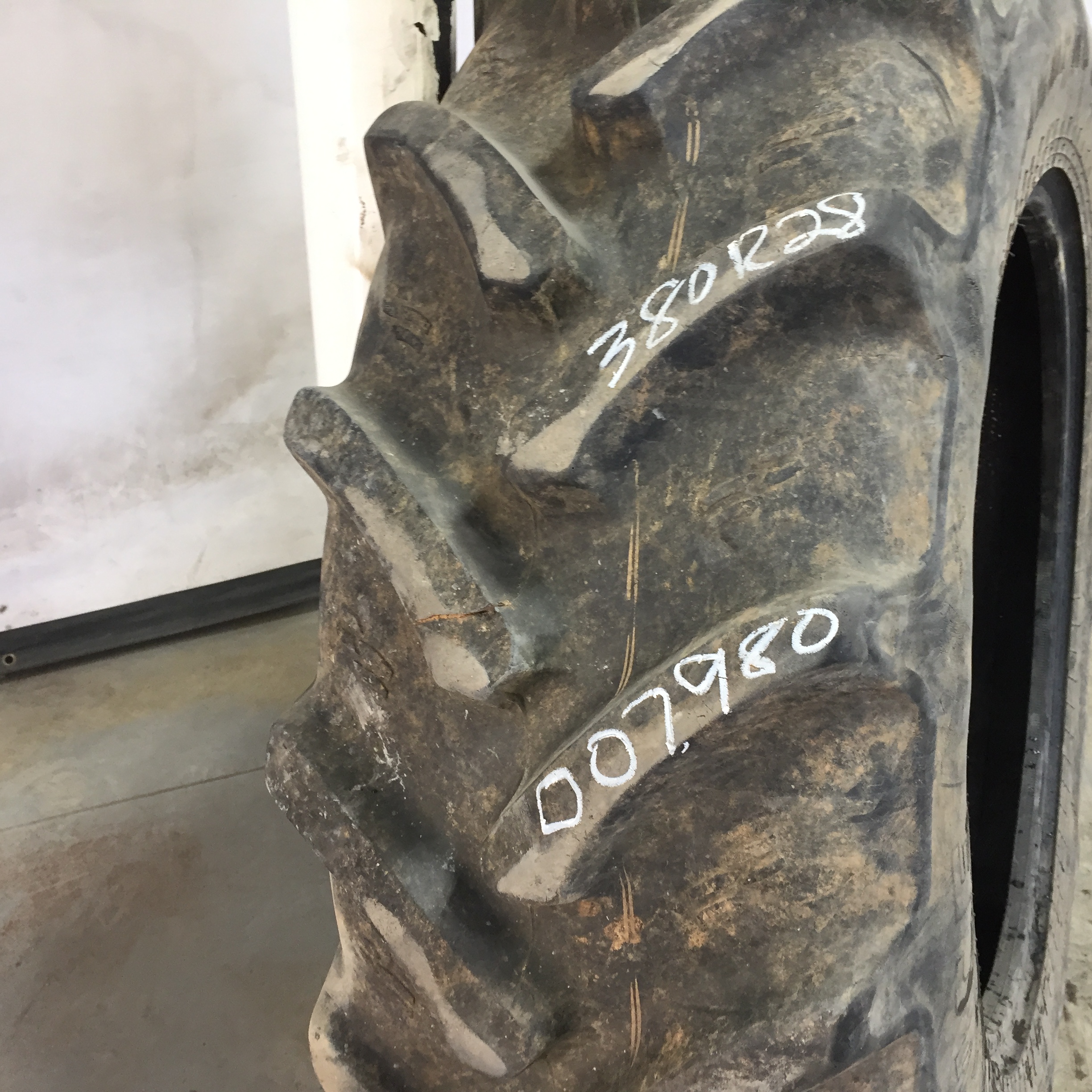 380/85R28 Alliance 846 Farm Pro II 85 Series R-1W Tire 00780