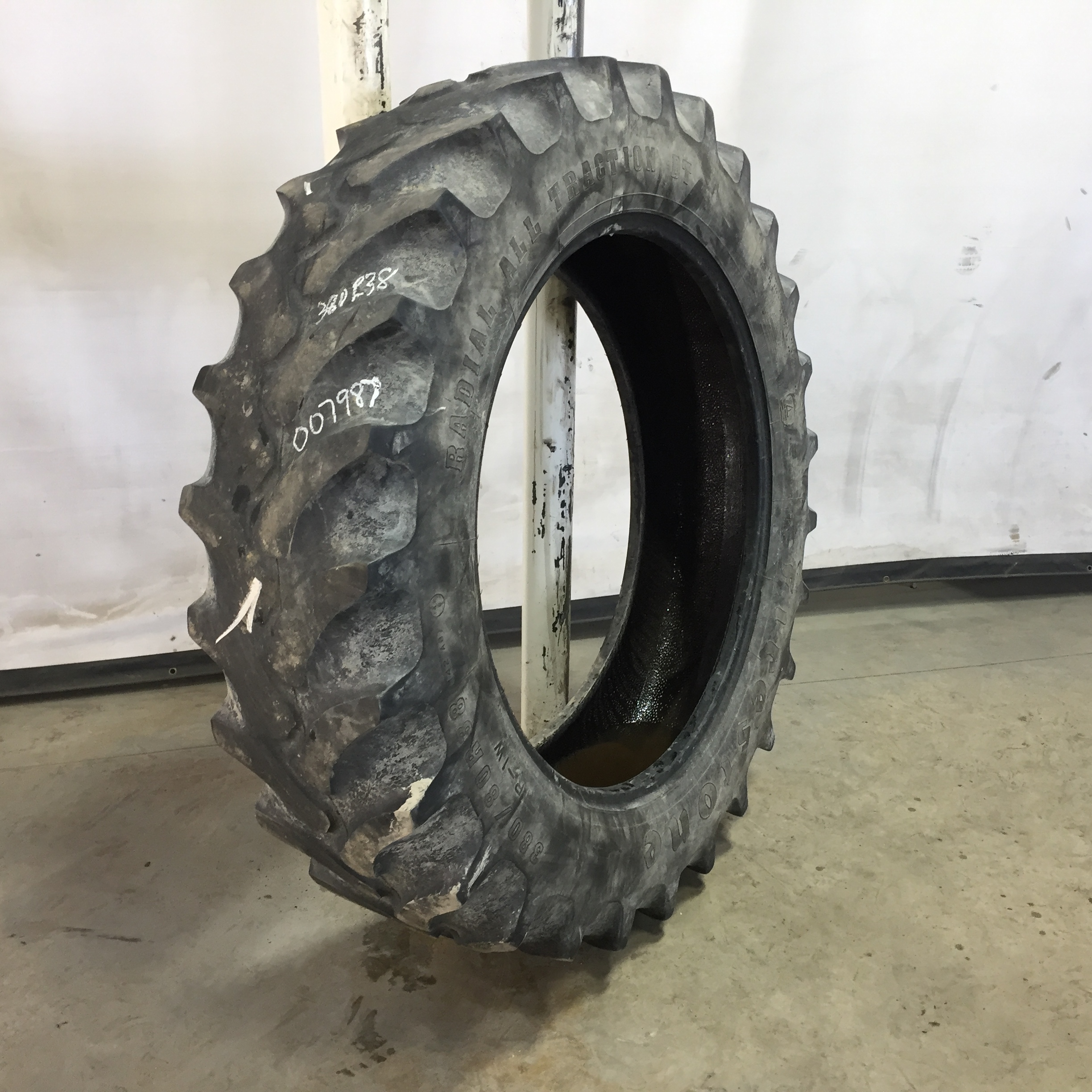 380/80R38 Firestone Radial All Traction DT R-1W Tire 007987
