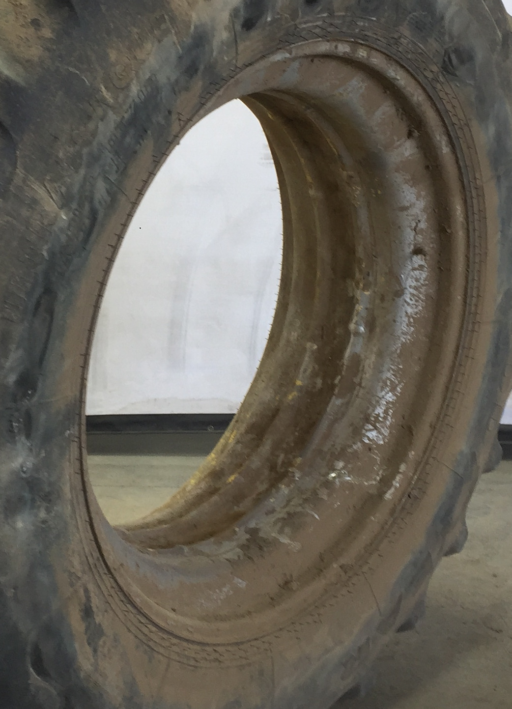 42''D x 18''W Double Bevel 38" Cast Wheel WT008220