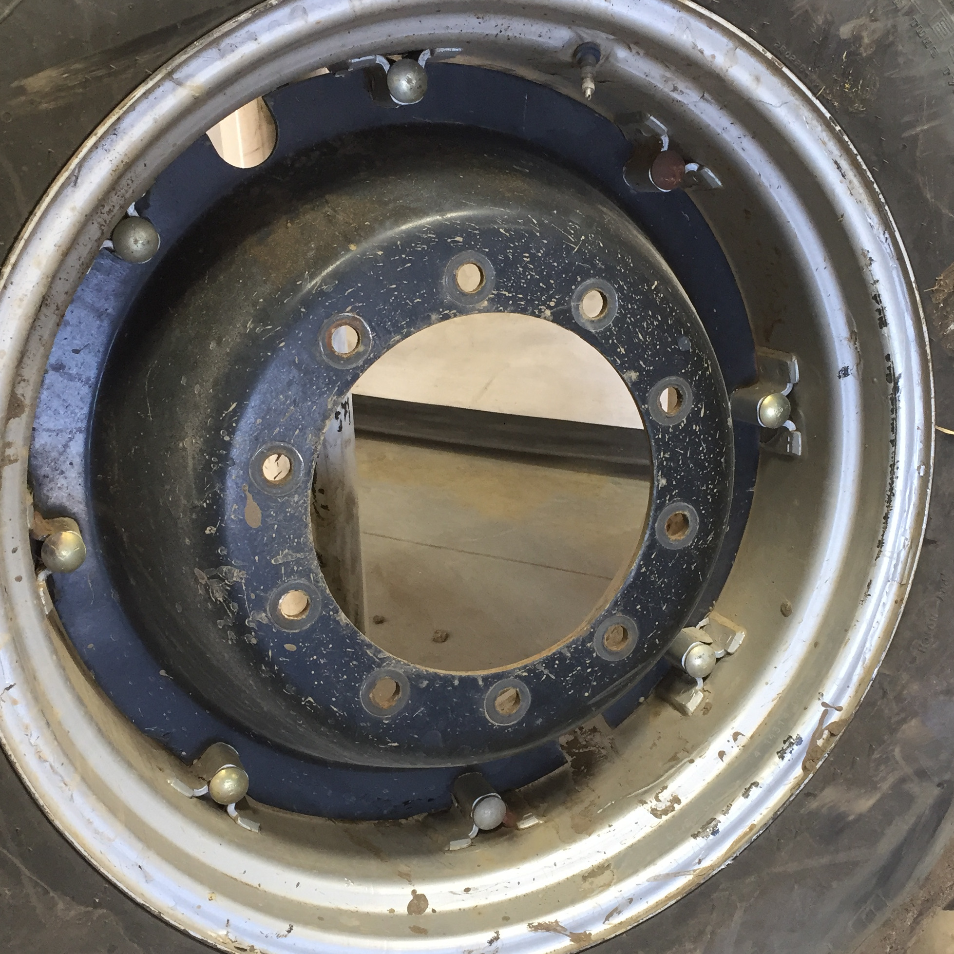 28'' Rim with Clamp/Loop Style Rim Center WT008222CTR