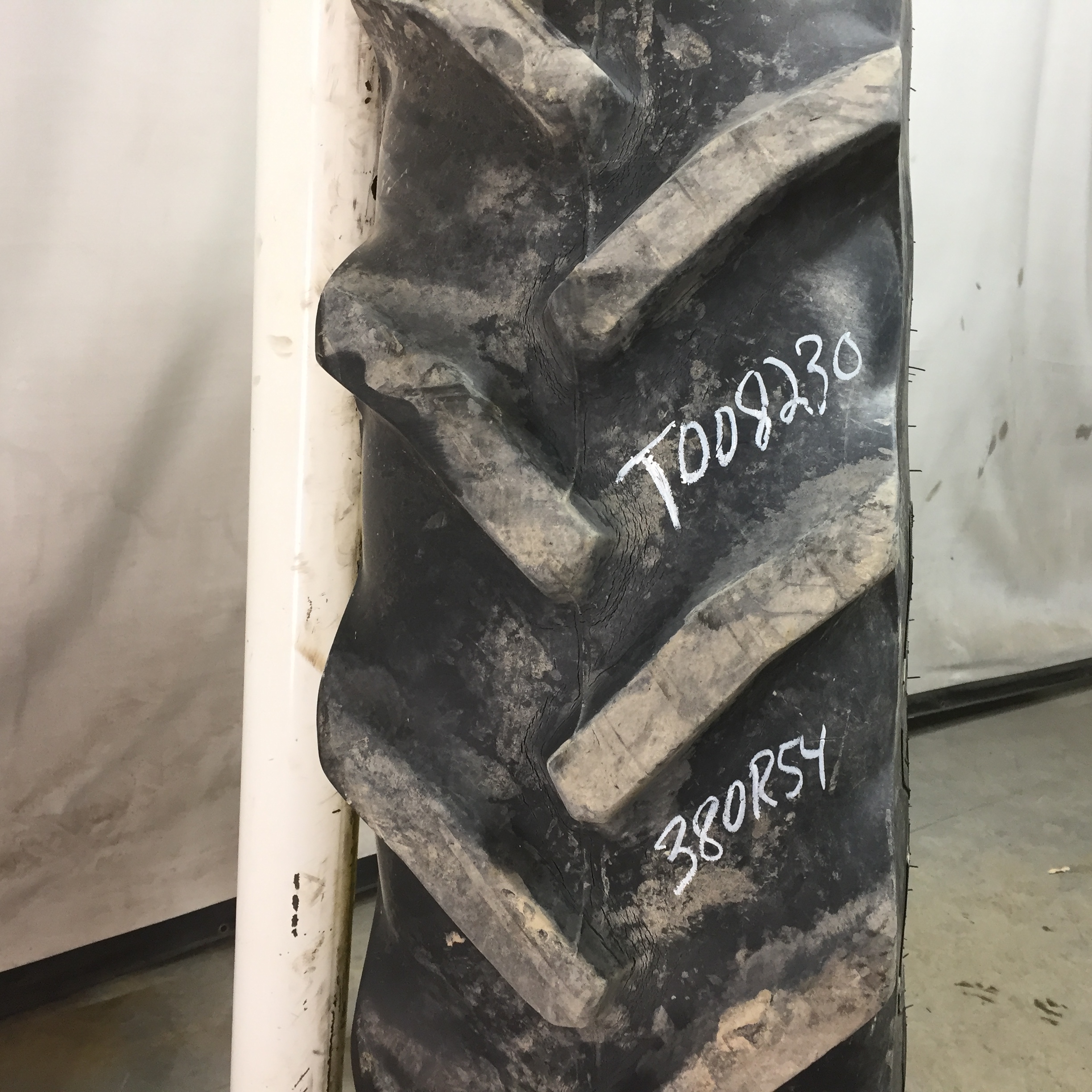 380/90R54 Goodyear Farm DT800 Super Traction R-1W Tire RT008230