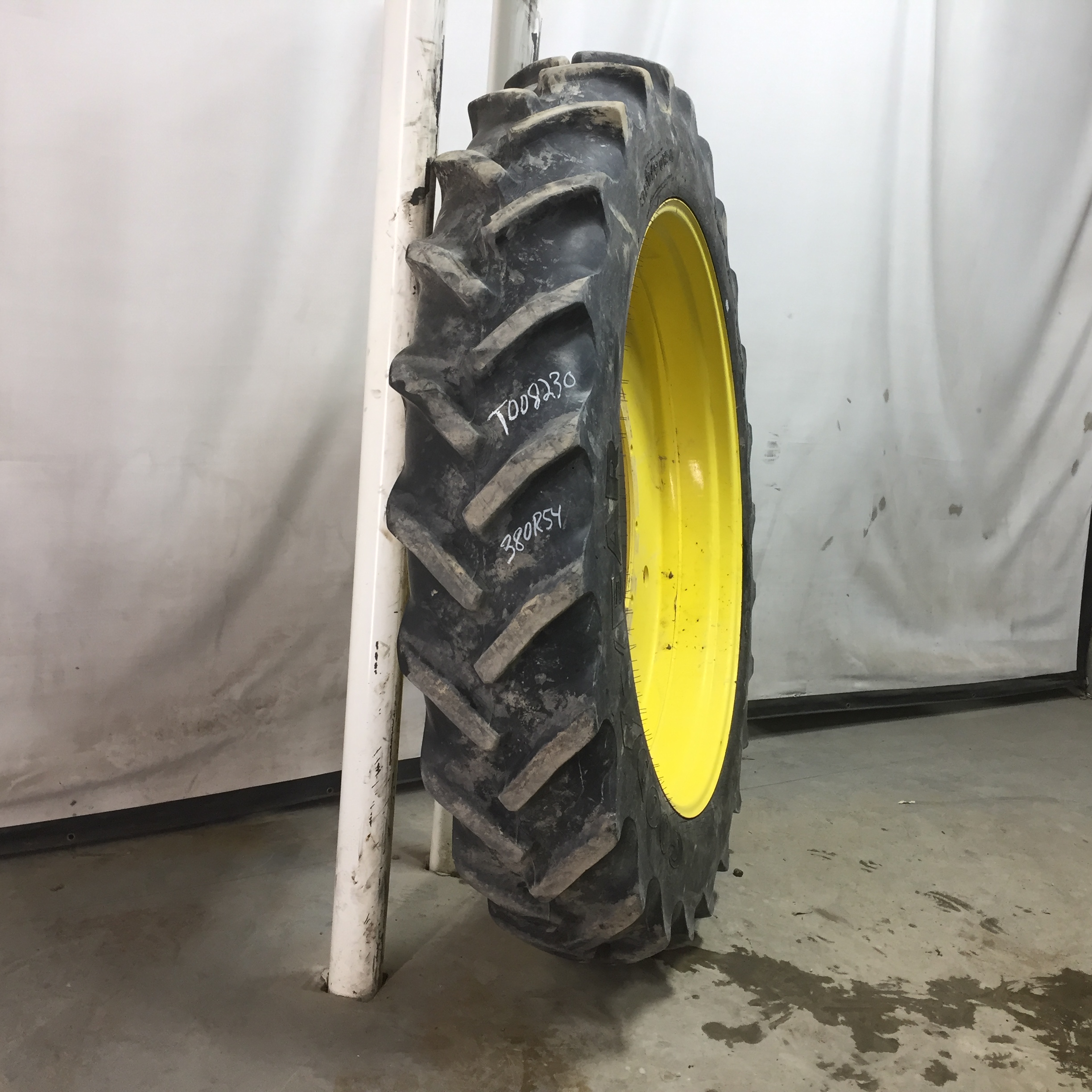 380/90R54 Goodyear Farm DT800 Super Traction R-1W Tire RT008230