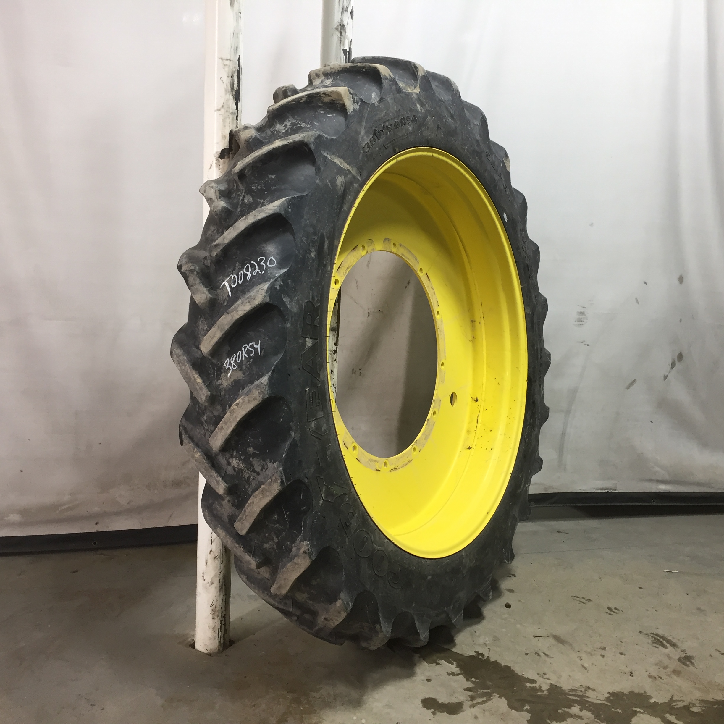 380/90R54 Goodyear Farm DT800 Super Traction R-1W Tire-Wheel Assembly T008230