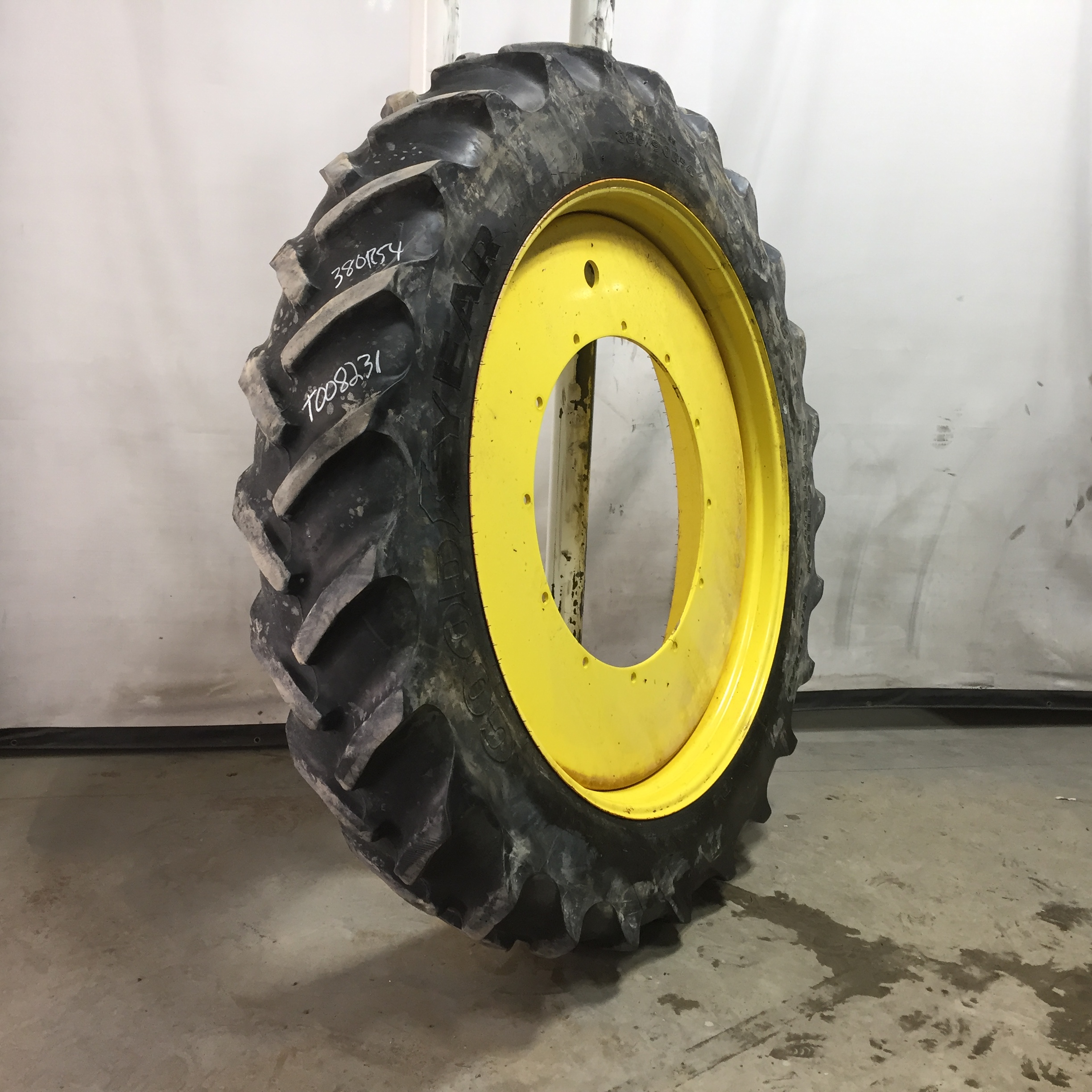 380/90R54 Goodyear Farm DT800 Super Traction R-1W Tire RT008231