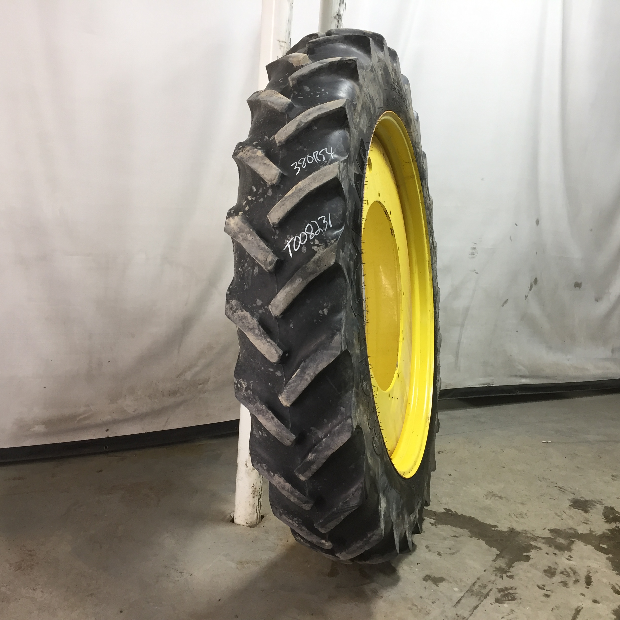 380/90R54 Goodyear Farm DT800 Super Traction R-1W Tire RT008231