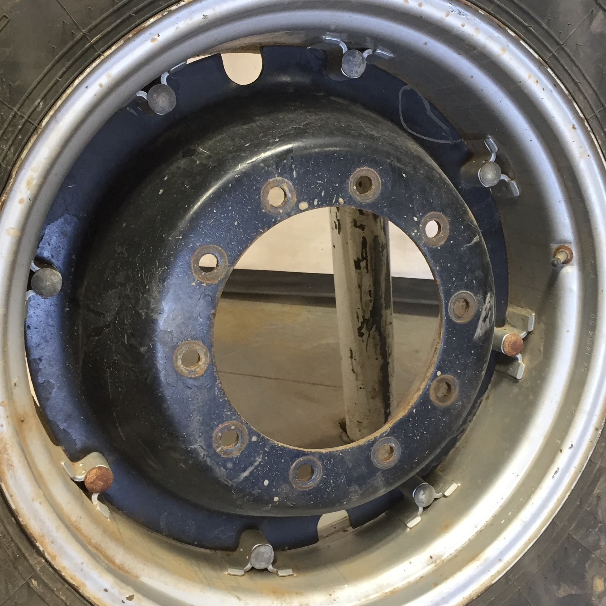 28'' Rim with Clamp/Loop Style Rim Center WT008223CTR