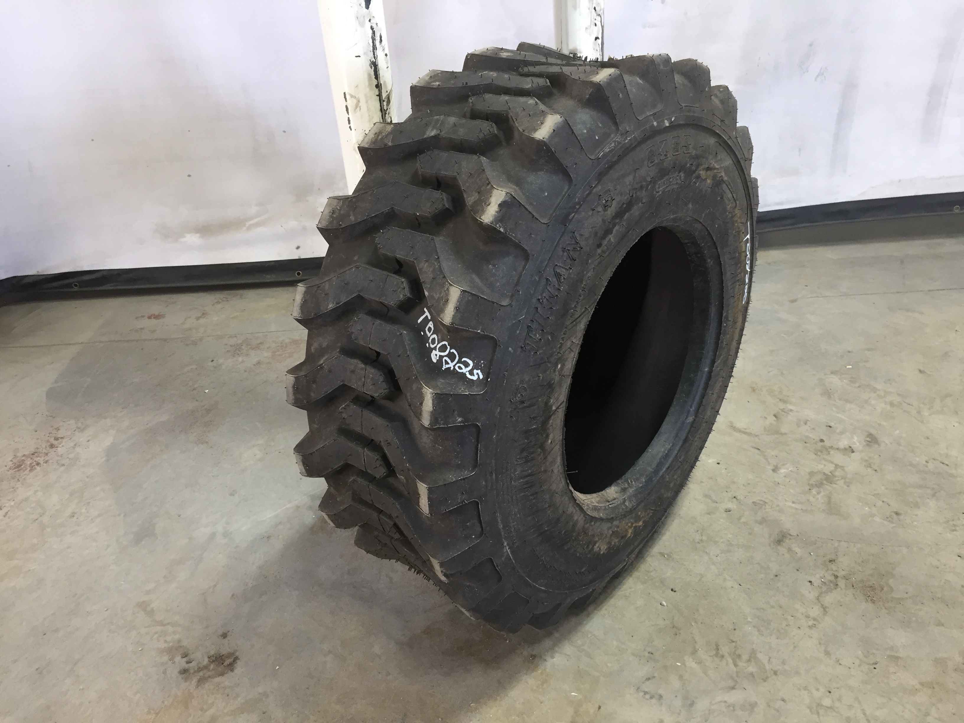 14/-17.5 Titan Farm Trac Loader SS R-4 Tire 412384(SIS)T008225