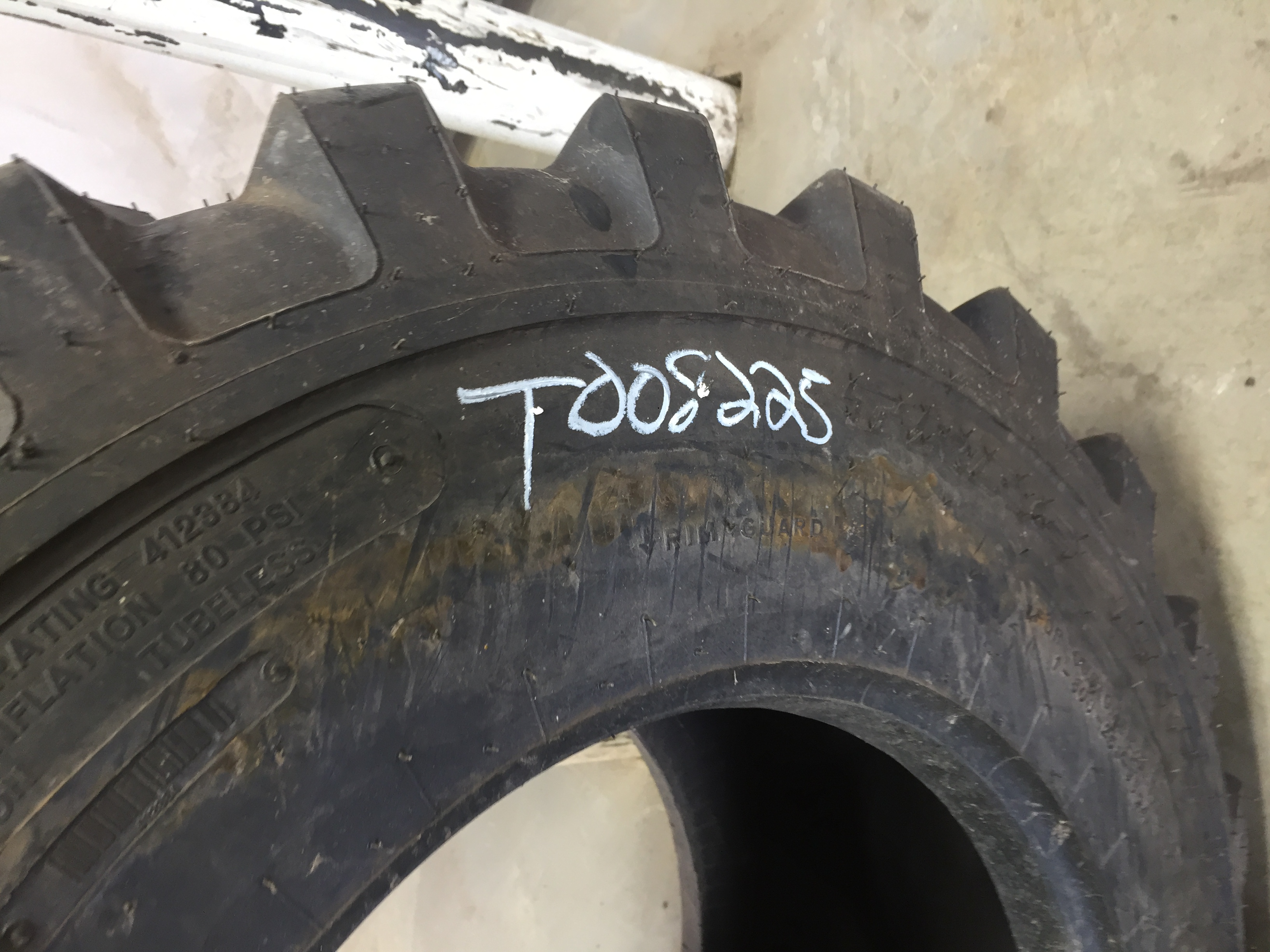 14/-17.5 Titan Farm Trac Loader SS R-4 Tire 412384(SIS)T008225