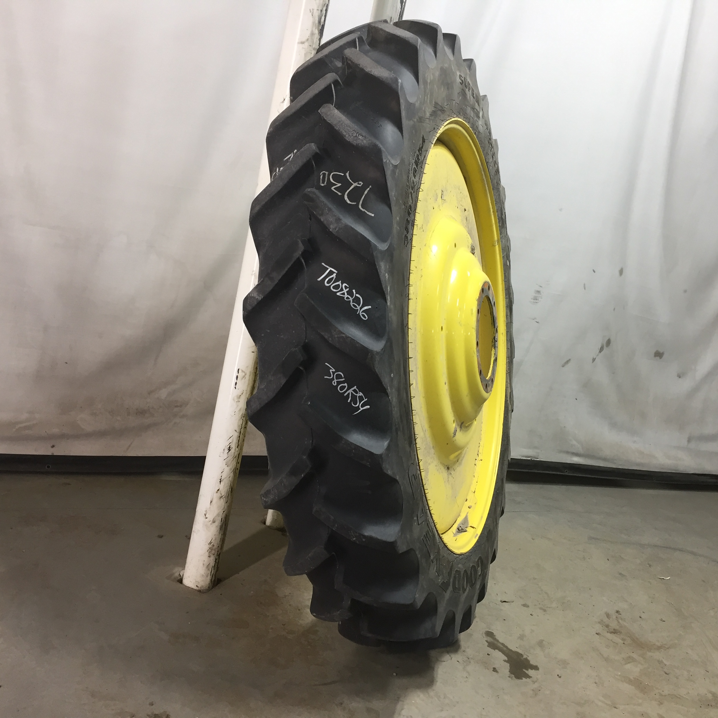 380/90R54 Goodyear Farm DT800 Super Traction R-1W Tire RT008226
