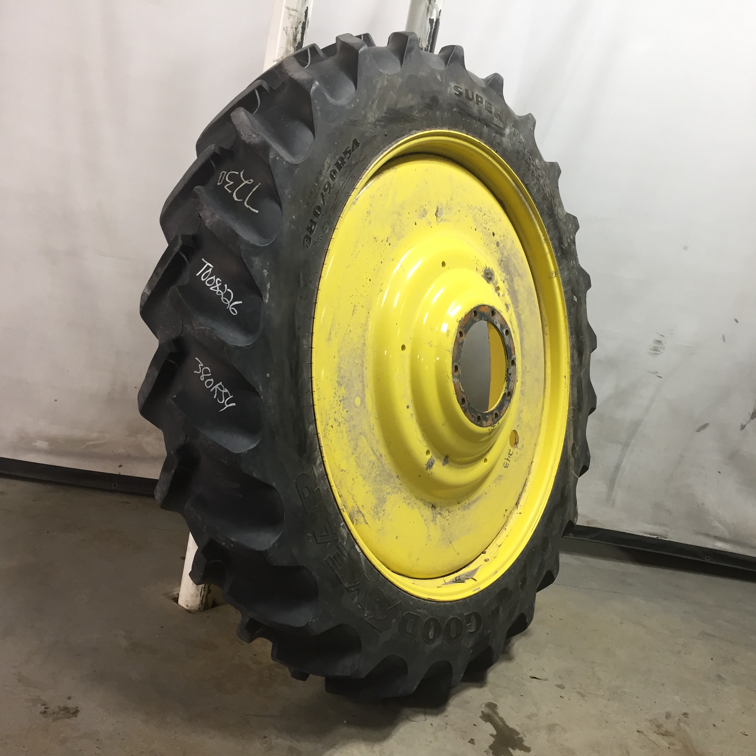 380/90R54 Goodyear Farm DT800 Super Traction R-1W Tire RT008226