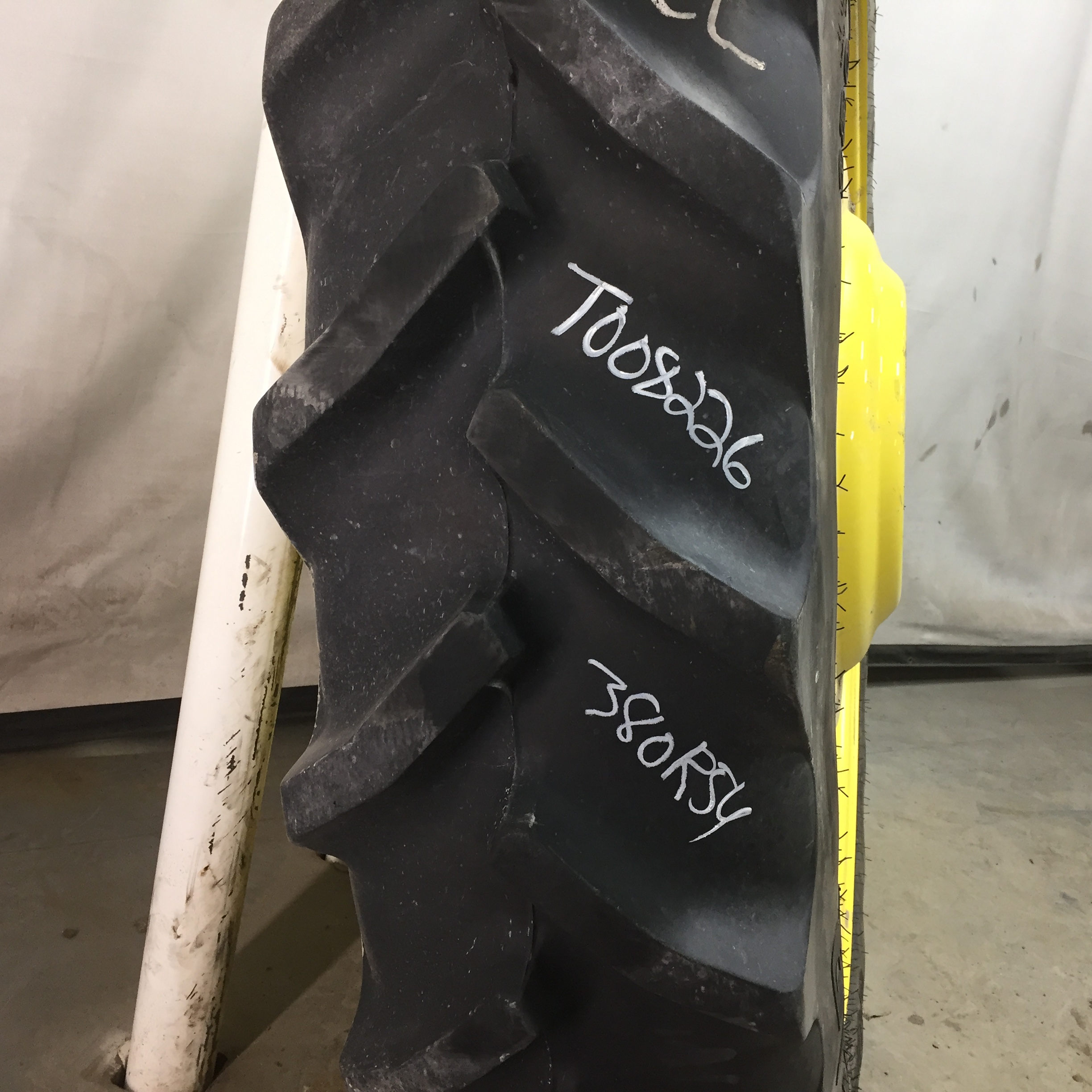 380/90R54 Goodyear Farm DT800 Super Traction R-1W Tire-Wheel Assembly T008226