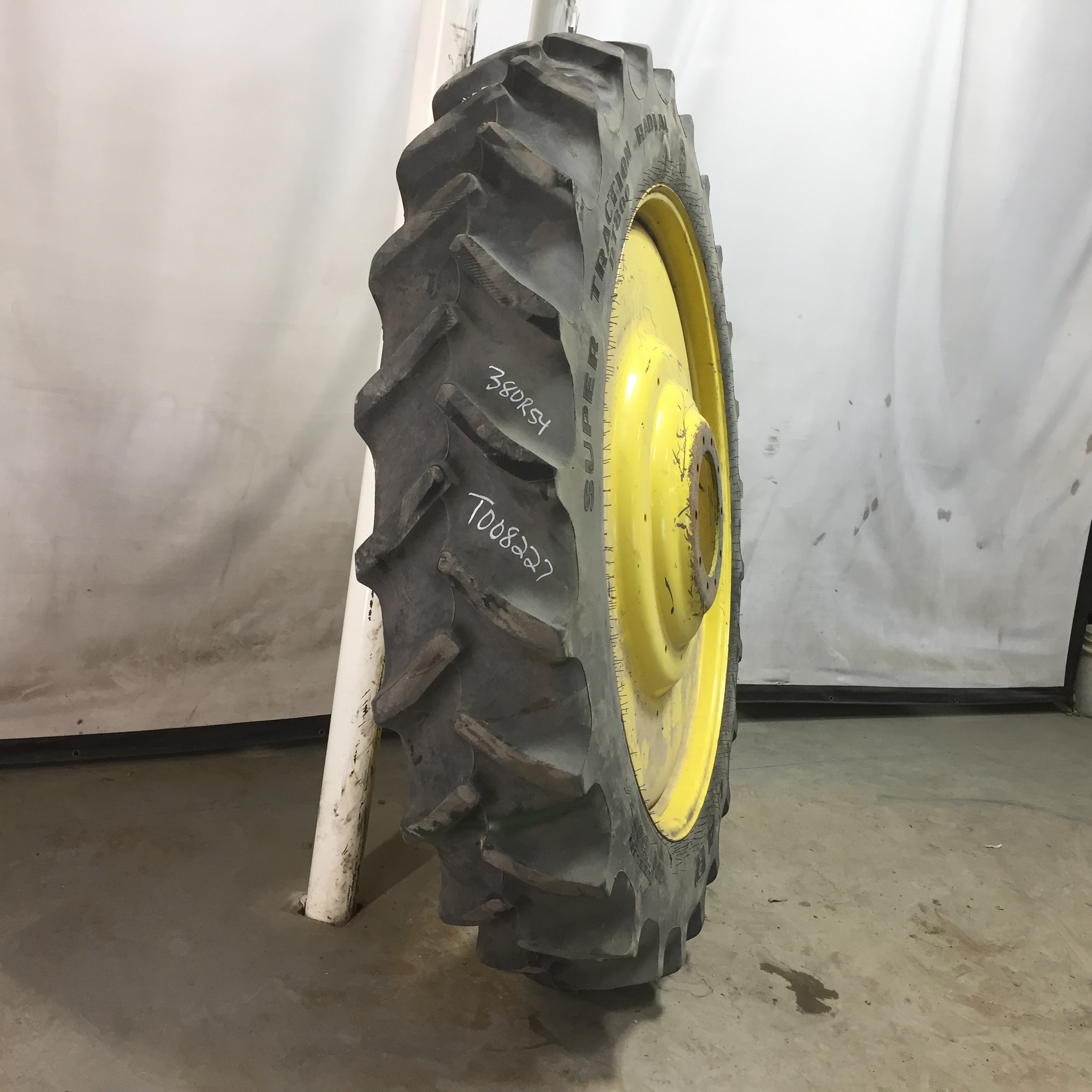 380/90R54 Goodyear Farm DT800 Super Traction R-1W Tire RT008227