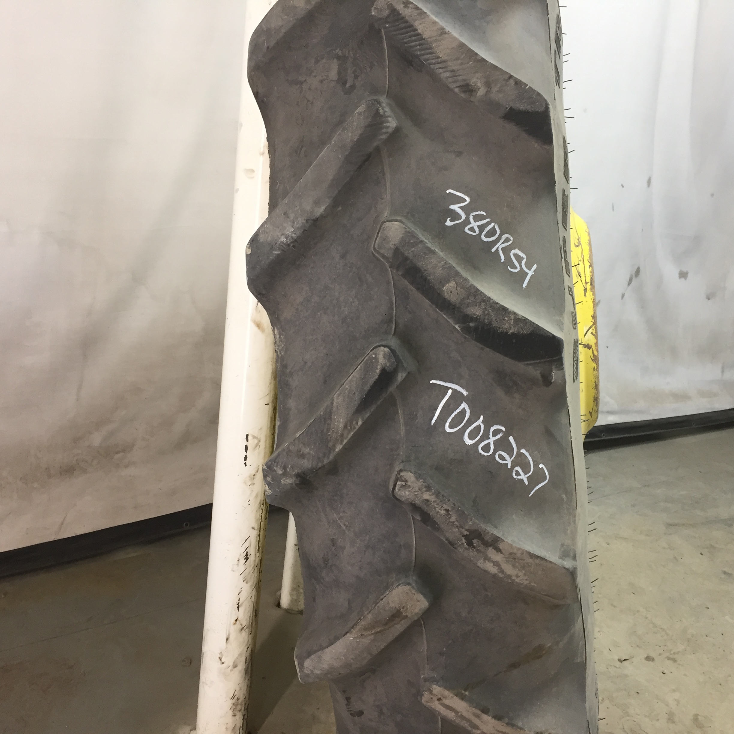 380/90R54 Goodyear Farm DT800 Super Traction R-1W Tire RT008227