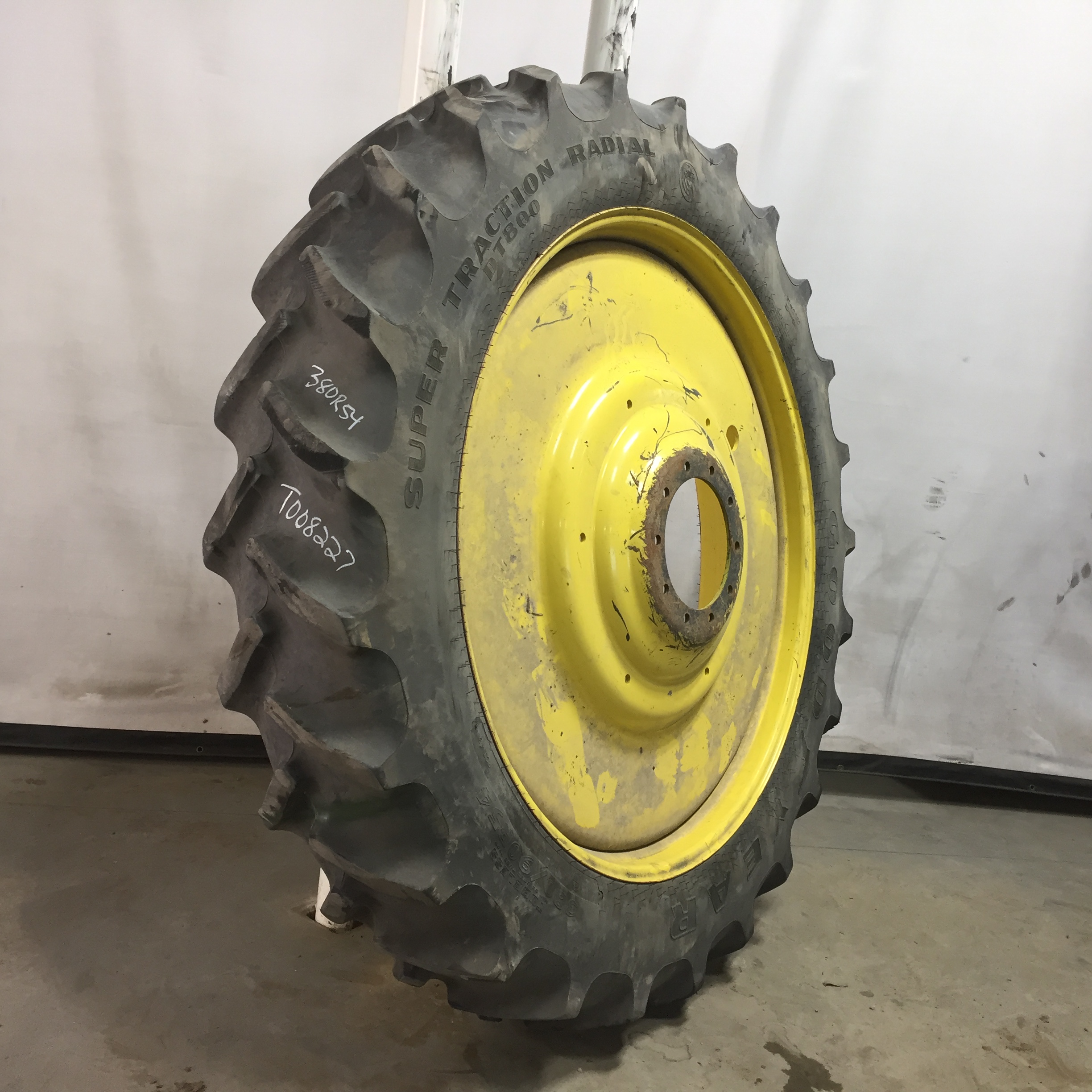 380/90R54 Goodyear Farm DT800 Super Traction R-1W Tire-Wheel Assembly T008227