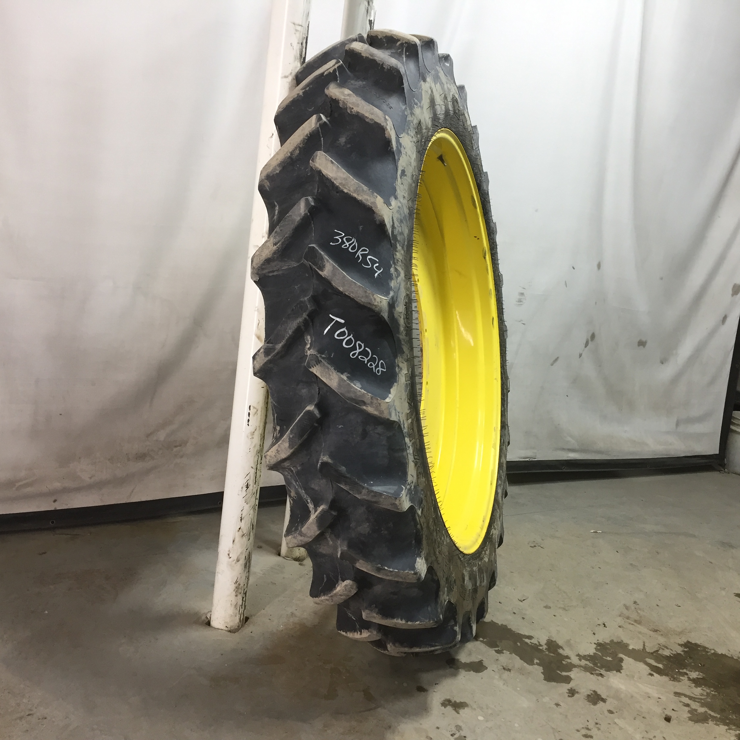 380/90R54 Goodyear Farm DT800 Super Traction R-1W Tire RT008228