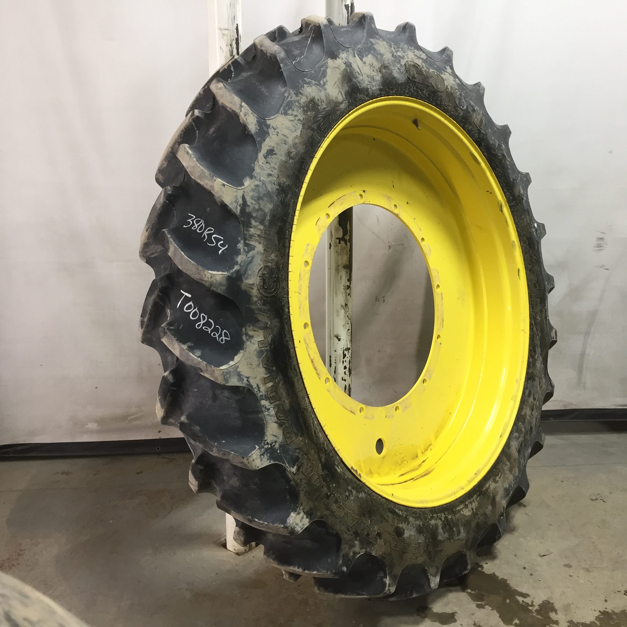 380/90R54 Goodyear Farm DT800 Super Traction R-1W Tire RT008228