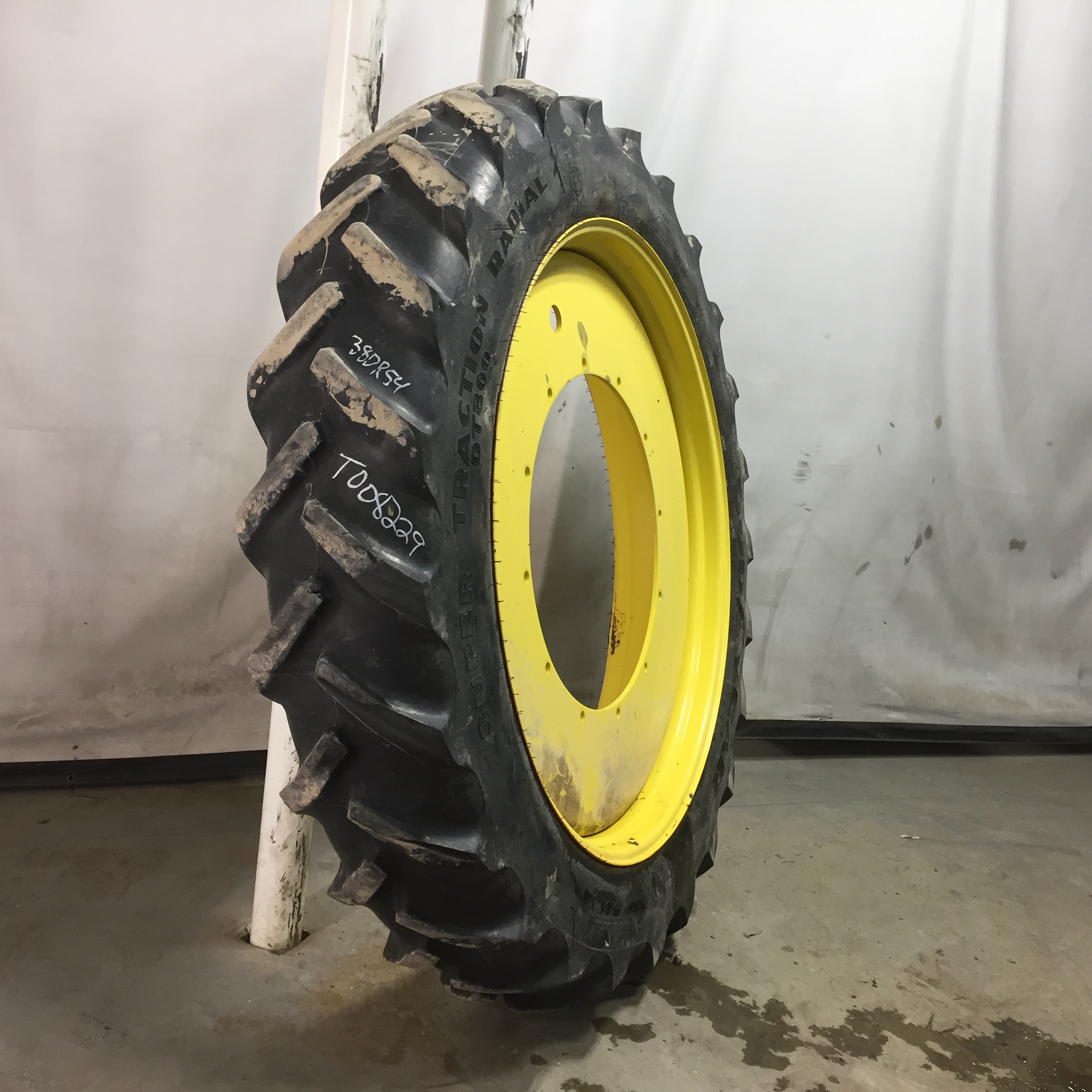 380/90R54 Goodyear Farm DT800 Super Traction R-1W Tire RT008229